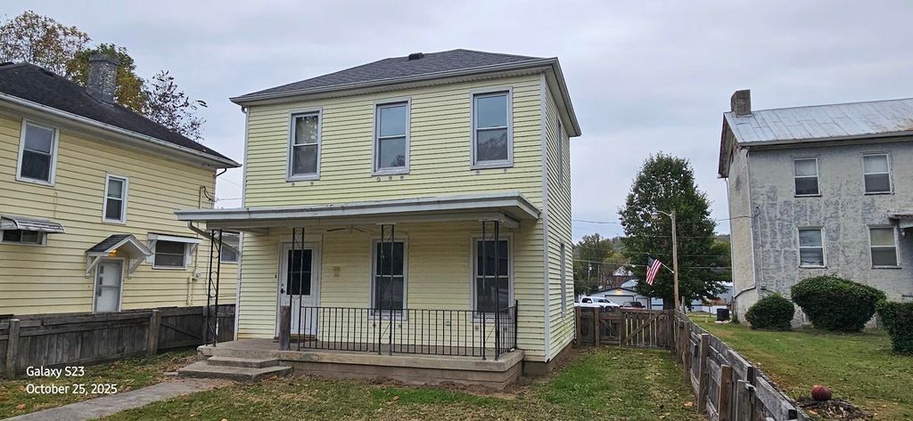 Photo of 207 E 3rd Street, Augusta, KY 41002 (MLS # 25505220)