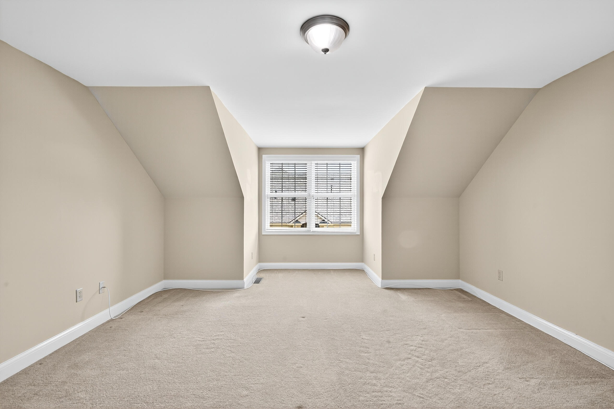 Lexington, Kentucky 40509, United States, 4 Bedrooms Bedrooms, ,3 BathroomsBathrooms,Residential,Active,202650