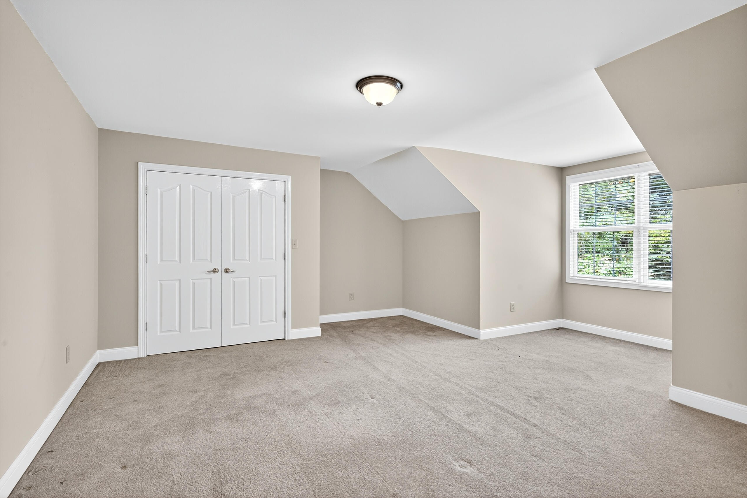 Lexington, Kentucky 40509, United States, 4 Bedrooms Bedrooms, ,3 BathroomsBathrooms,Residential,Active,202650