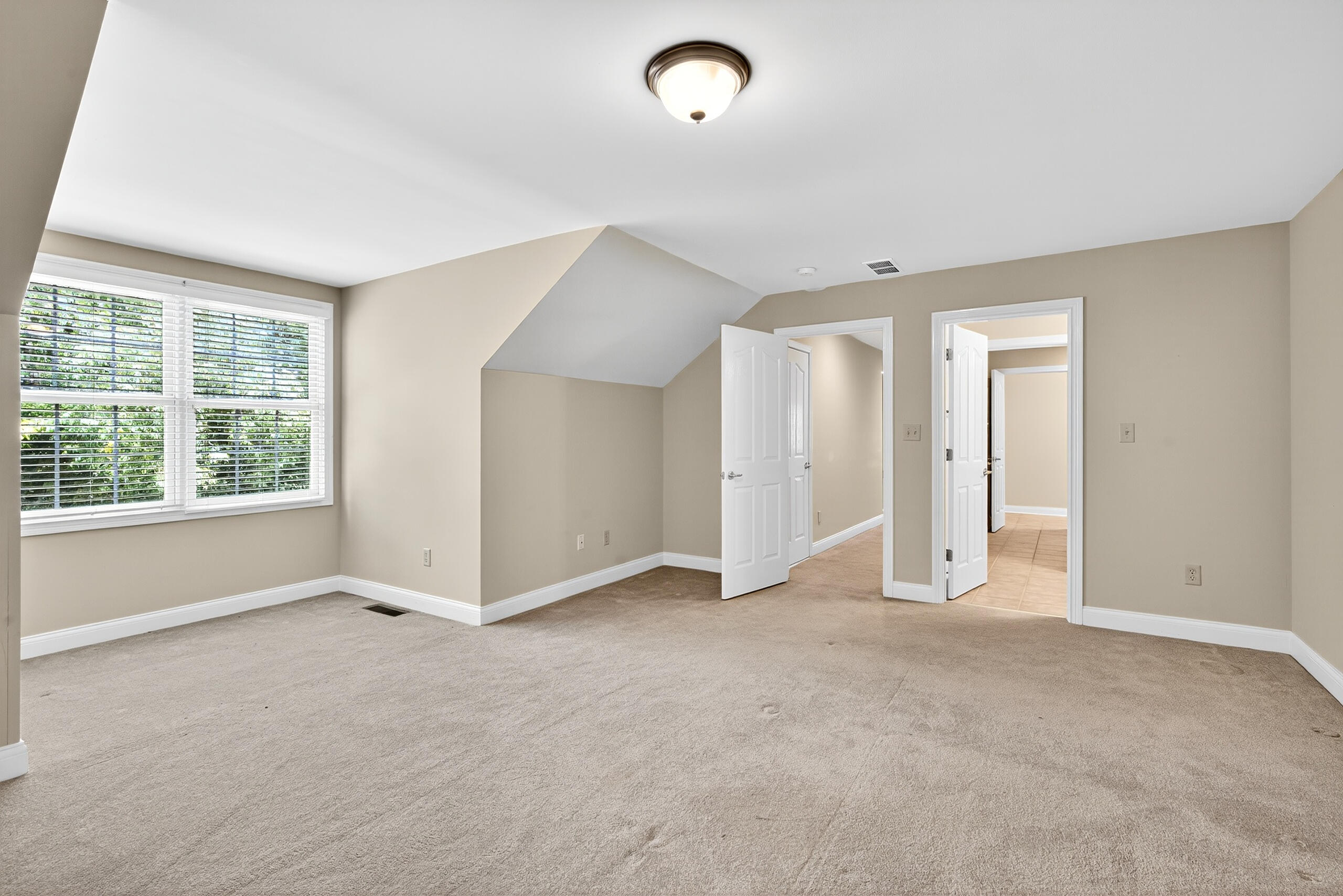 Lexington, Kentucky 40509, United States, 4 Bedrooms Bedrooms, ,3 BathroomsBathrooms,Residential,Active,202650