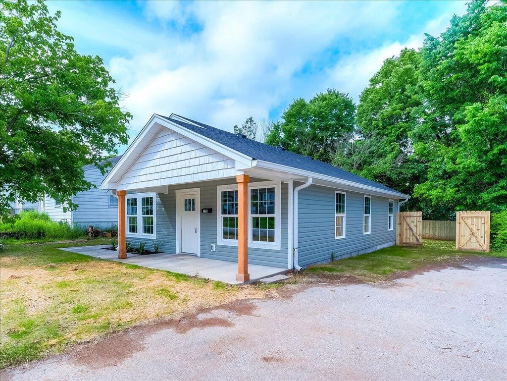Photo of 120 Elizabeth Street, Frankfort, KY 40601 (MLS # 26012663)
