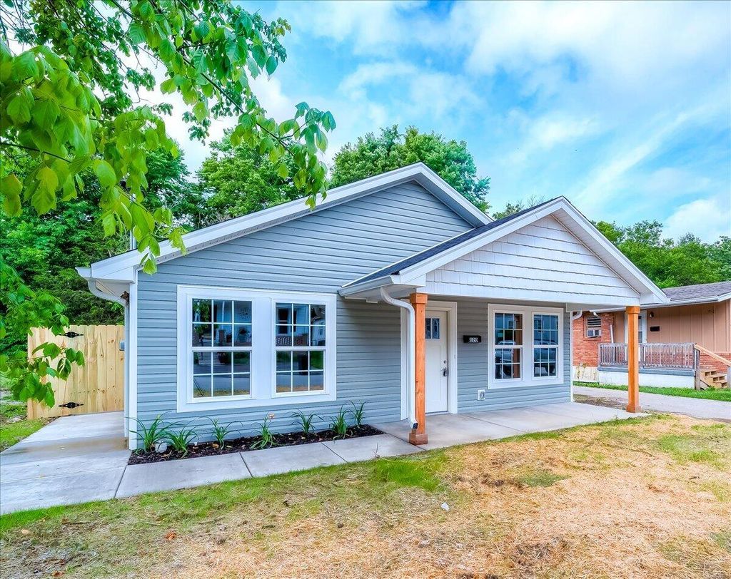 Photo of 120 Elizabeth Street, Frankfort, KY 40601 (MLS # 26012663)