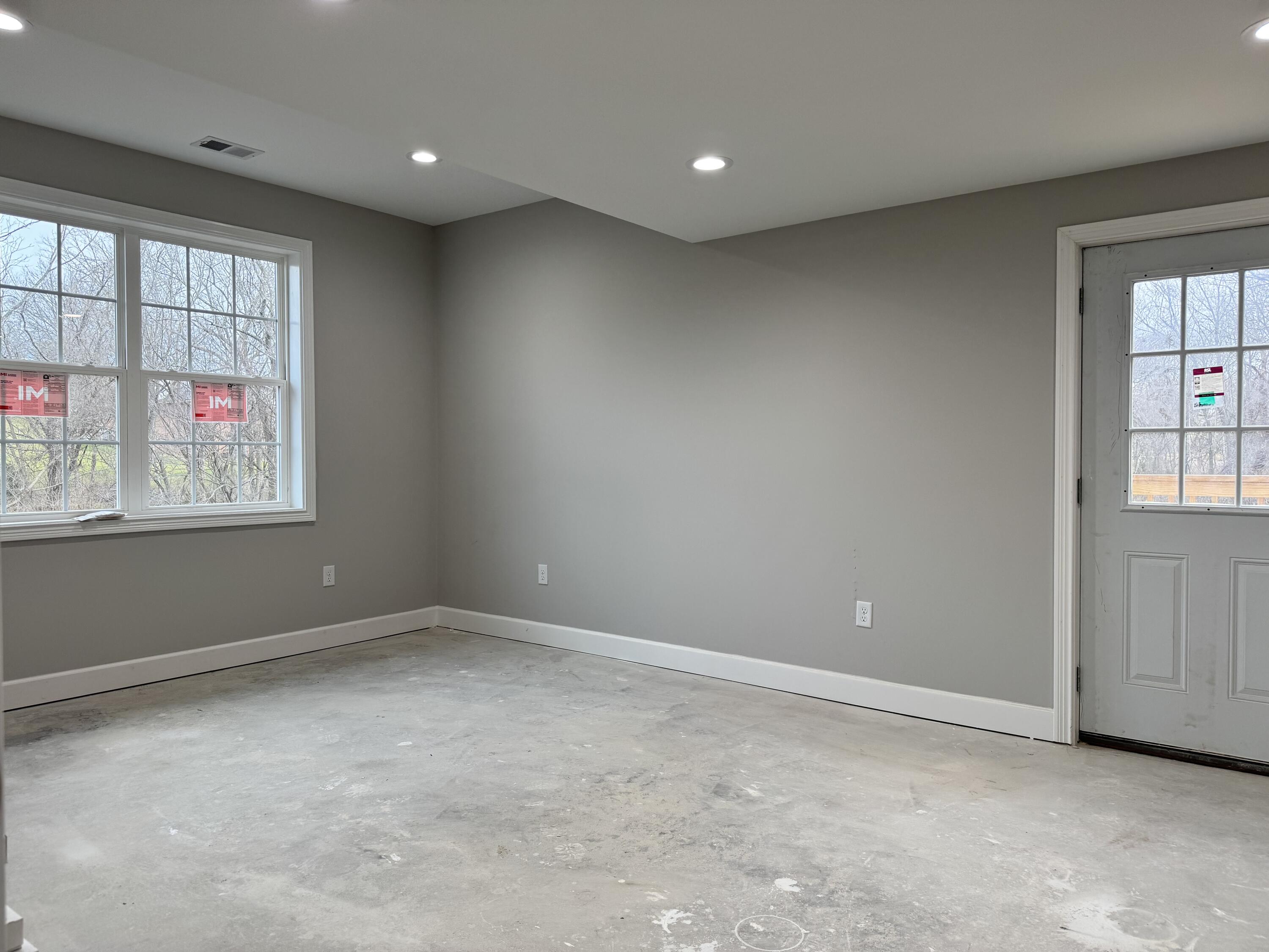 Richmond, Kentucky 40475, United States, 4 Bedrooms Bedrooms, ,3 BathroomsBathrooms,Residential,Contingent,24713