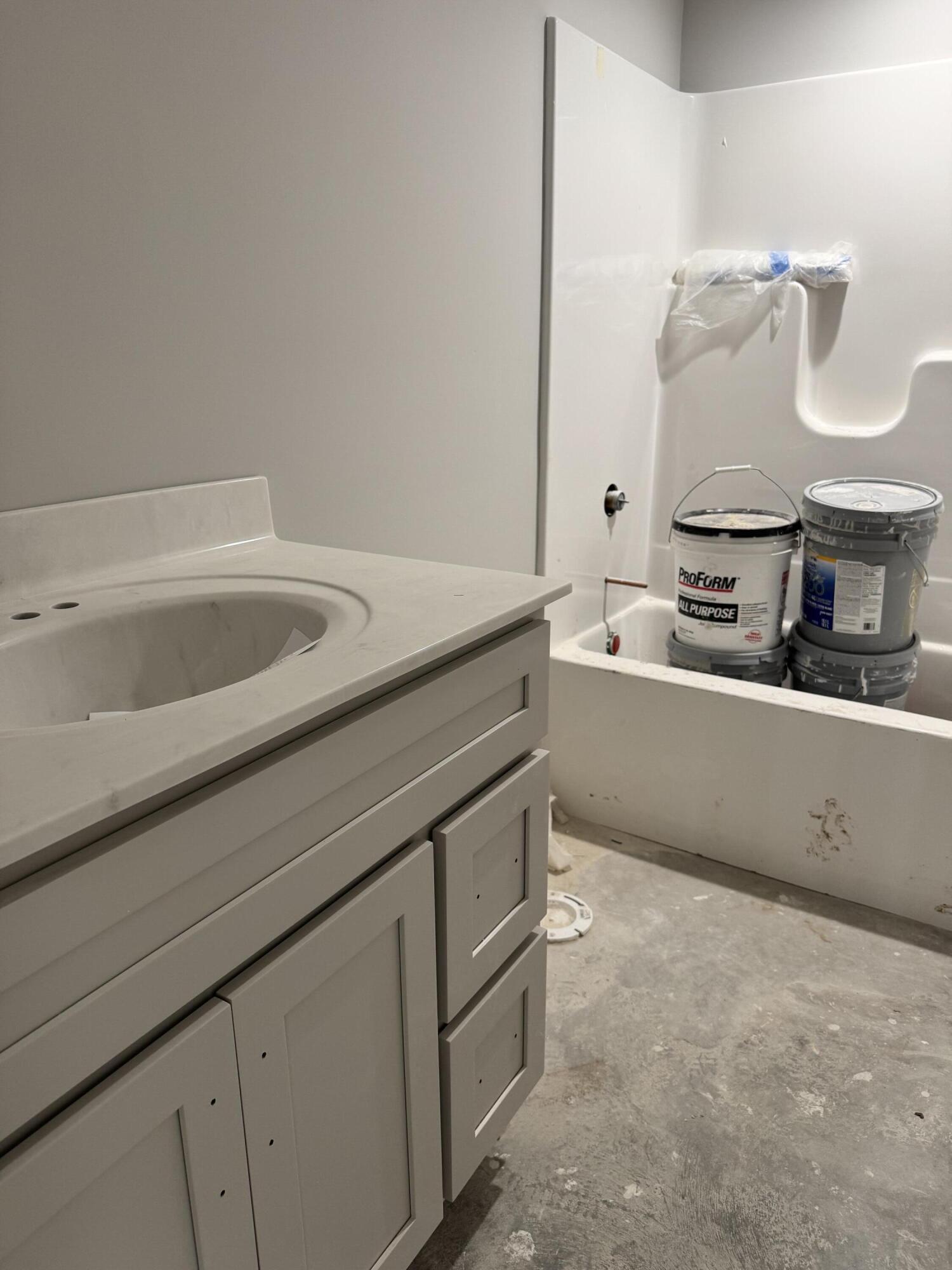 Richmond, Kentucky 40475, United States, 4 Bedrooms Bedrooms, ,3 BathroomsBathrooms,Residential,Contingent,24713