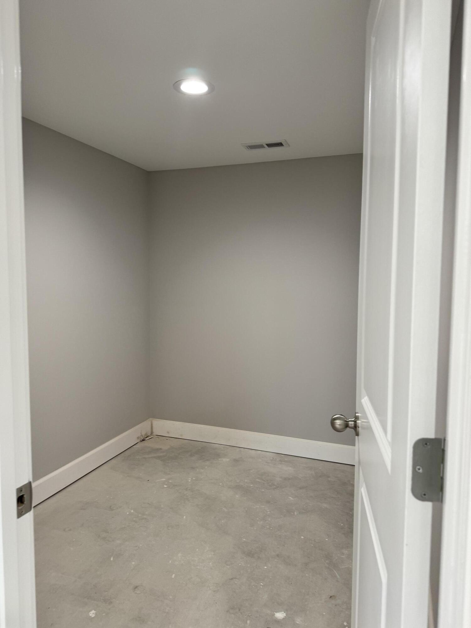 Richmond, Kentucky 40475, United States, 4 Bedrooms Bedrooms, ,3 BathroomsBathrooms,Residential,Contingent,24713