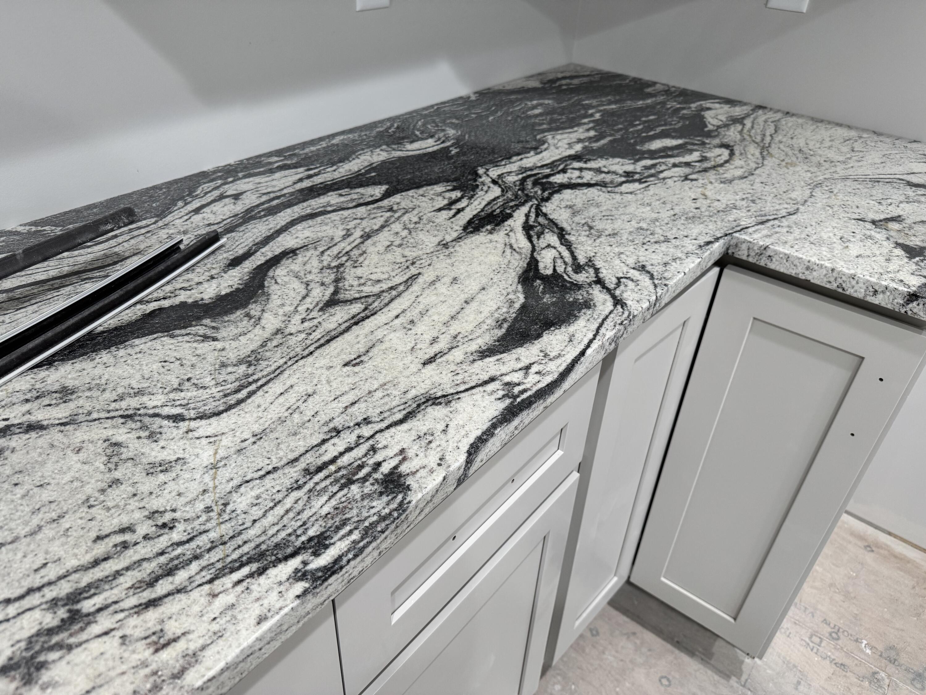 Richmond, Kentucky 40475, United States, 4 Bedrooms Bedrooms, ,3 BathroomsBathrooms,Residential,Contingent,24713