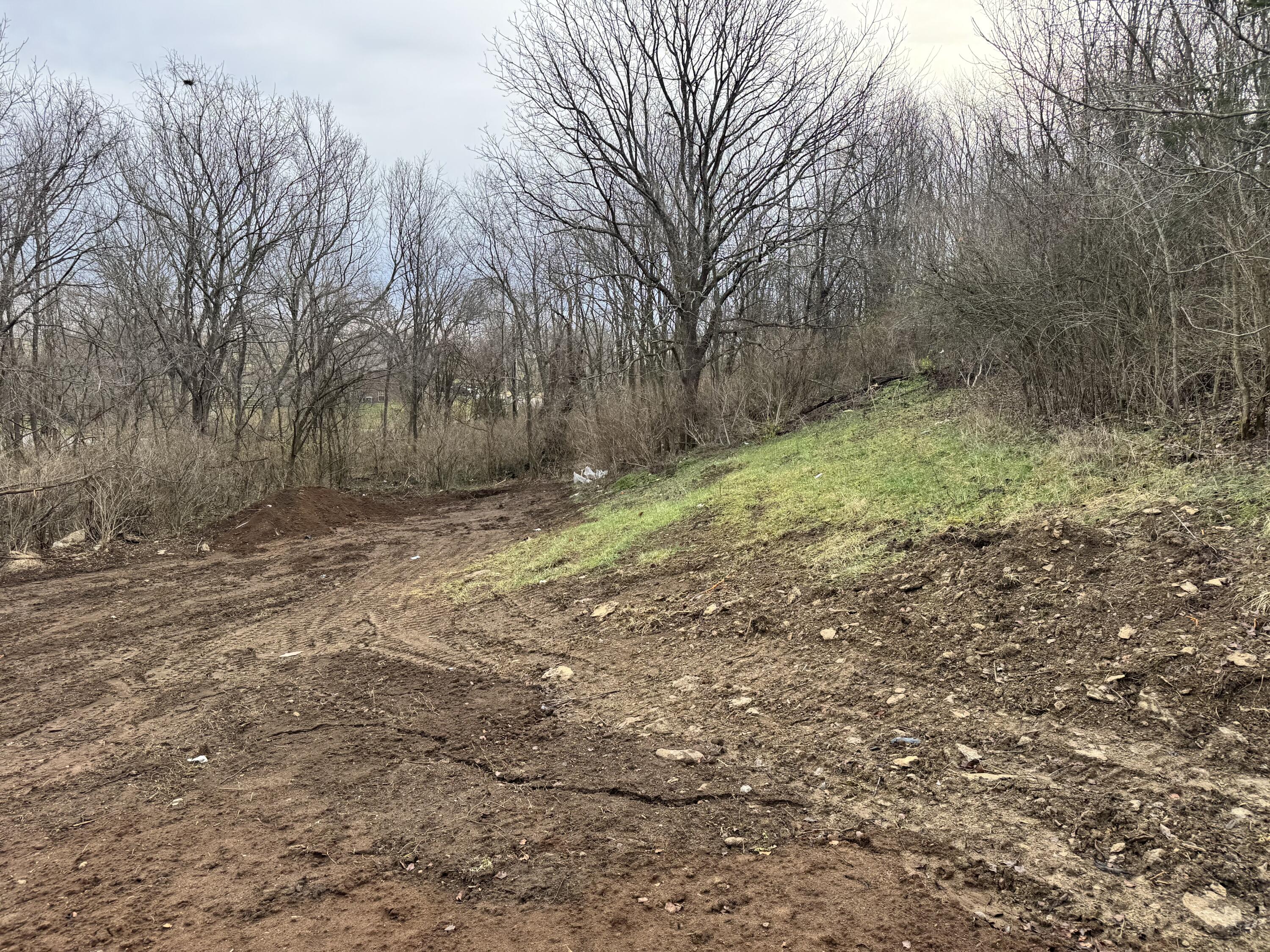 Richmond, Kentucky 40475, United States, 4 Bedrooms Bedrooms, ,3 BathroomsBathrooms,Residential,Contingent,24713