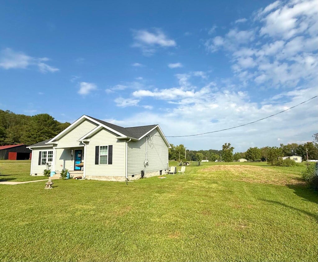 Photo of 25 Winslow Drive, Clay City, KY 40312 (MLS # 26025903)