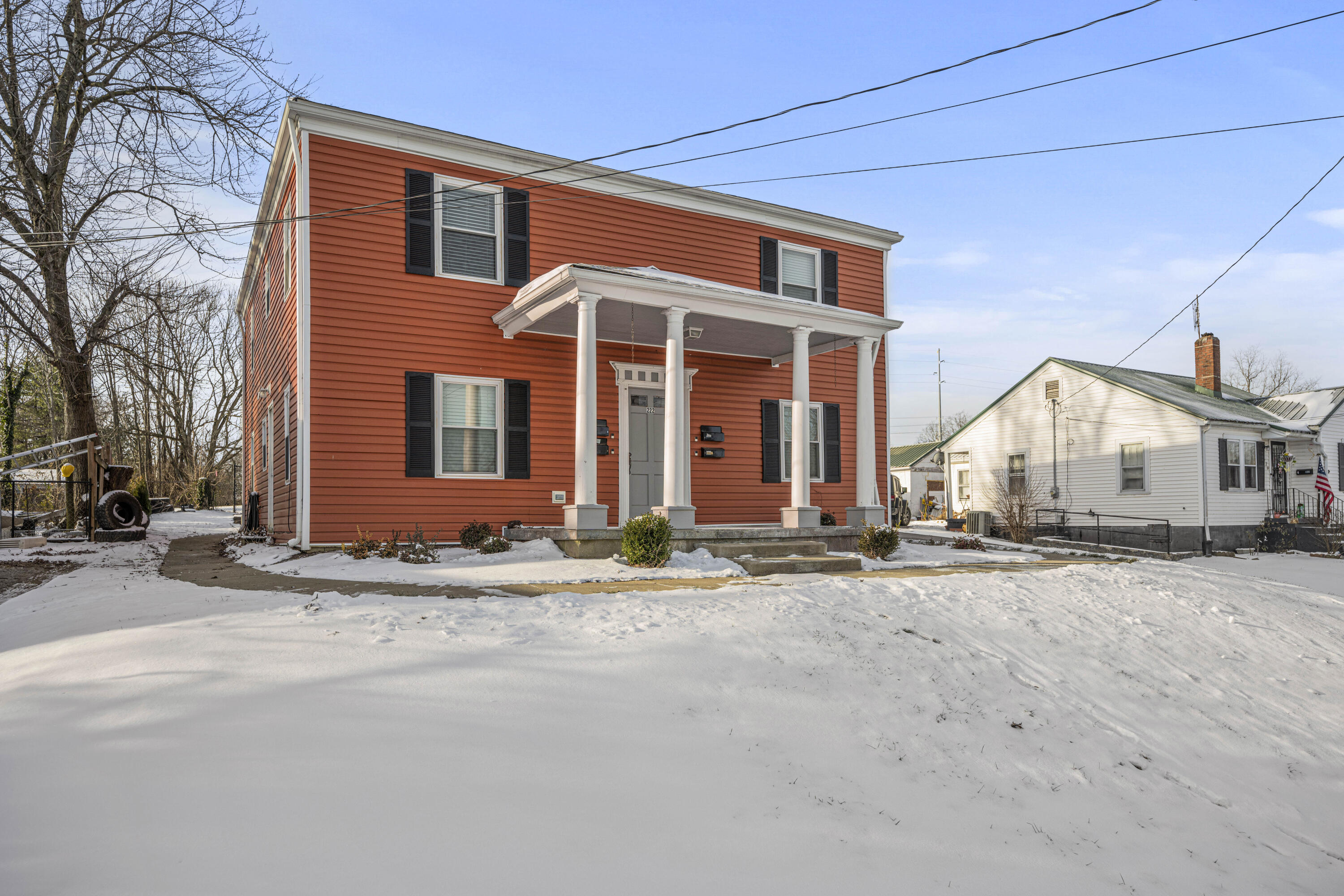 Richmond, Kentucky 40475, United States, 4 Bedrooms Bedrooms, ,4 BathroomsBathrooms,Residential,Contingent,12718