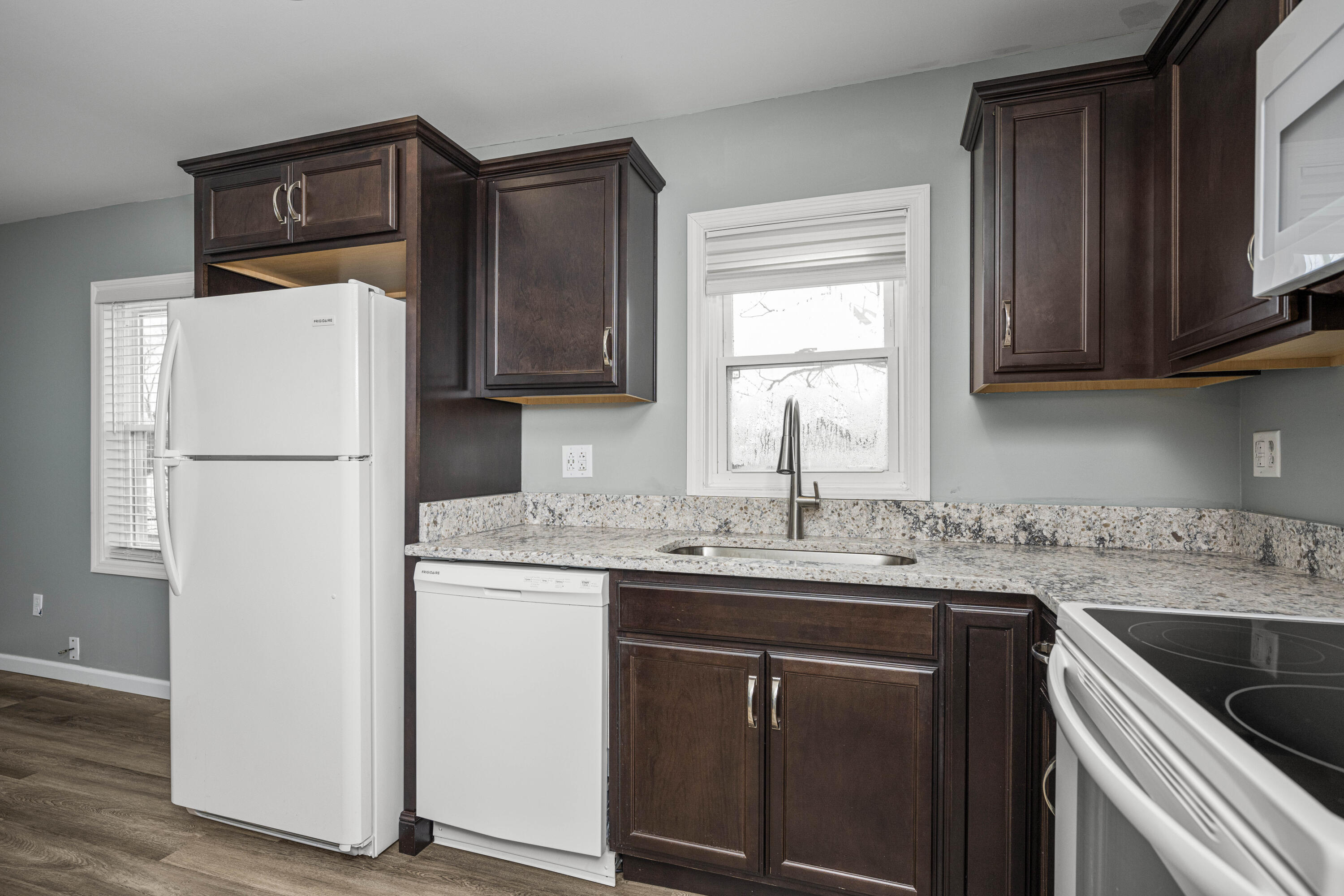 Richmond, Kentucky 40475, United States, 4 Bedrooms Bedrooms, ,4 BathroomsBathrooms,Residential,Contingent,12718