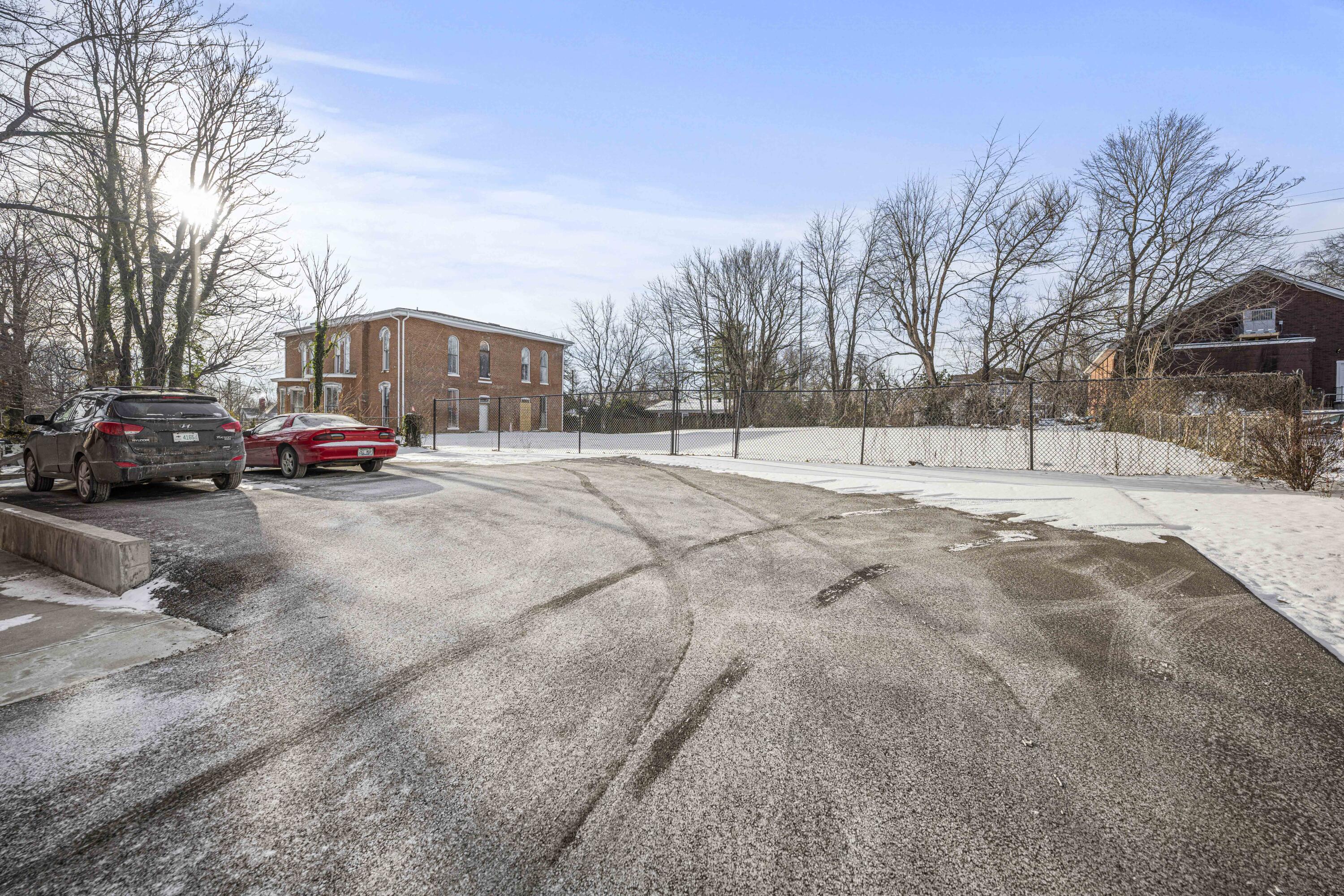 Richmond, Kentucky 40475, United States, 4 Bedrooms Bedrooms, ,4 BathroomsBathrooms,Residential,Contingent,12718