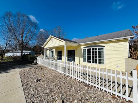 Photo of 3879 E KY-80, Russell Springs, KY 42642 (MLS # 26001463)