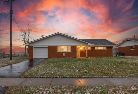 Photo of 262 Eastridge Drive, Paris, KY 40361 (MLS # 25505810)