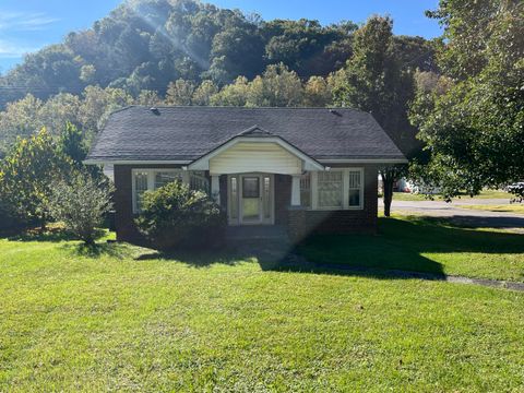 Photo of 902 Oak Street, Cumberland, KY 40823 (MLS # 25502926)