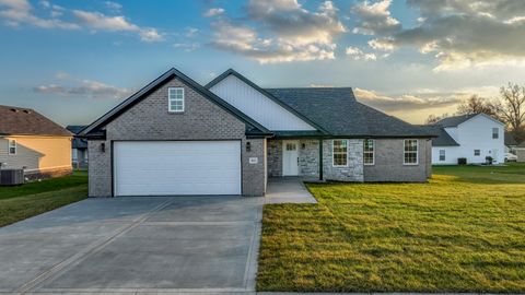 Photo of 303 Mohegan Trail, Richmond, KY 40475 (MLS # 25504623)