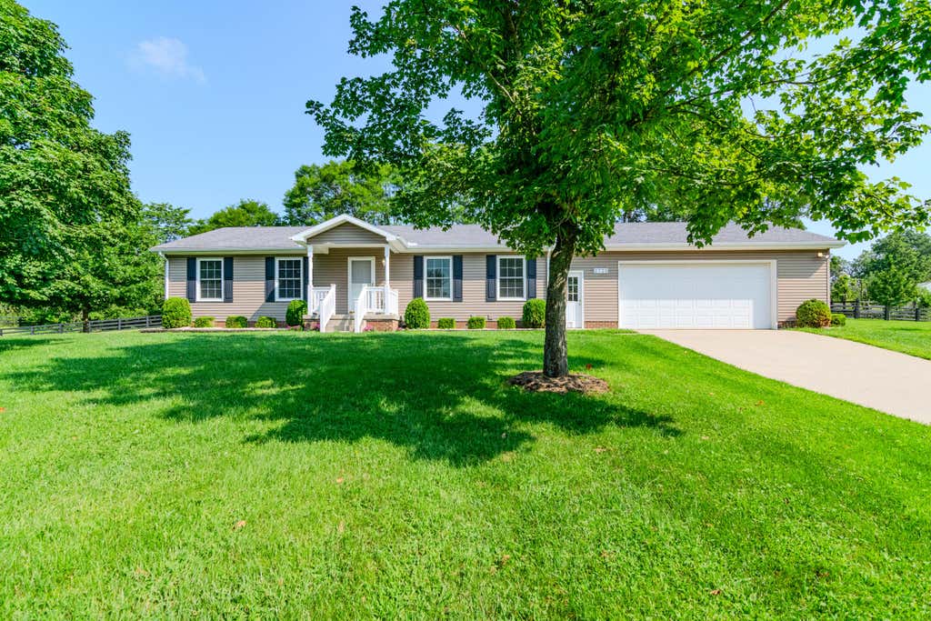 Photo of 2725 Goshen Road, Winchester, KY 40391 (MLS # 26020495)