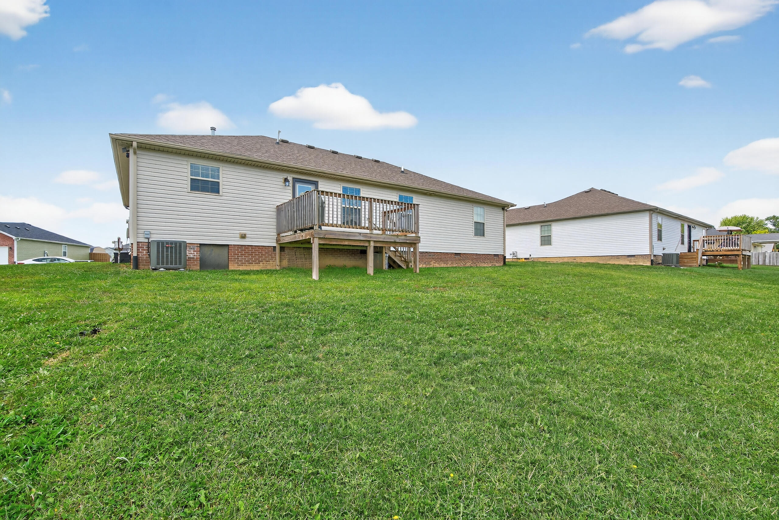 Berea, Kentucky 40403, United States, 3 Bedrooms Bedrooms, ,2 BathroomsBathrooms,Residential,Active,219352