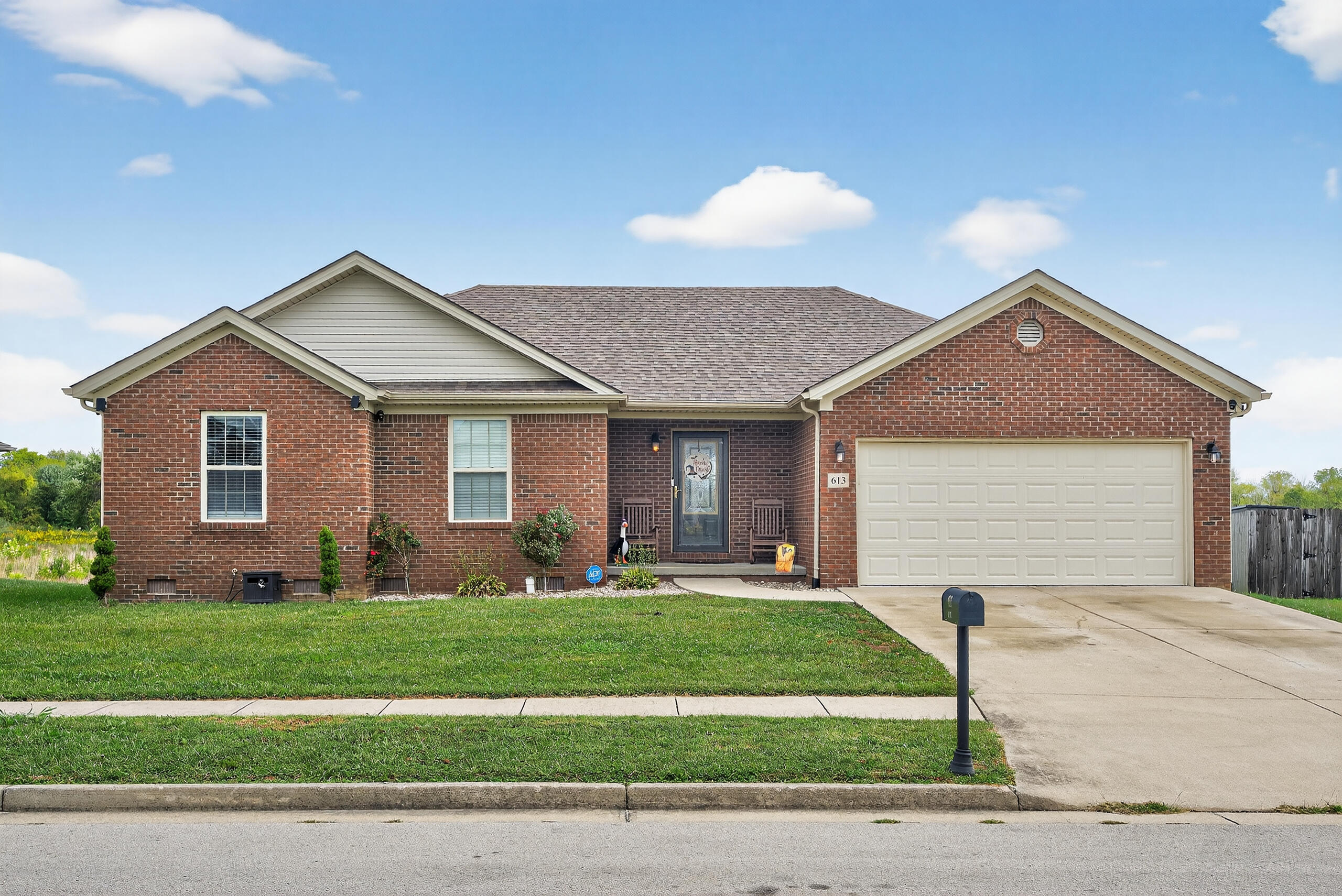Berea, Kentucky 40403, United States, 3 Bedrooms Bedrooms, ,2 BathroomsBathrooms,Residential,Active,219352