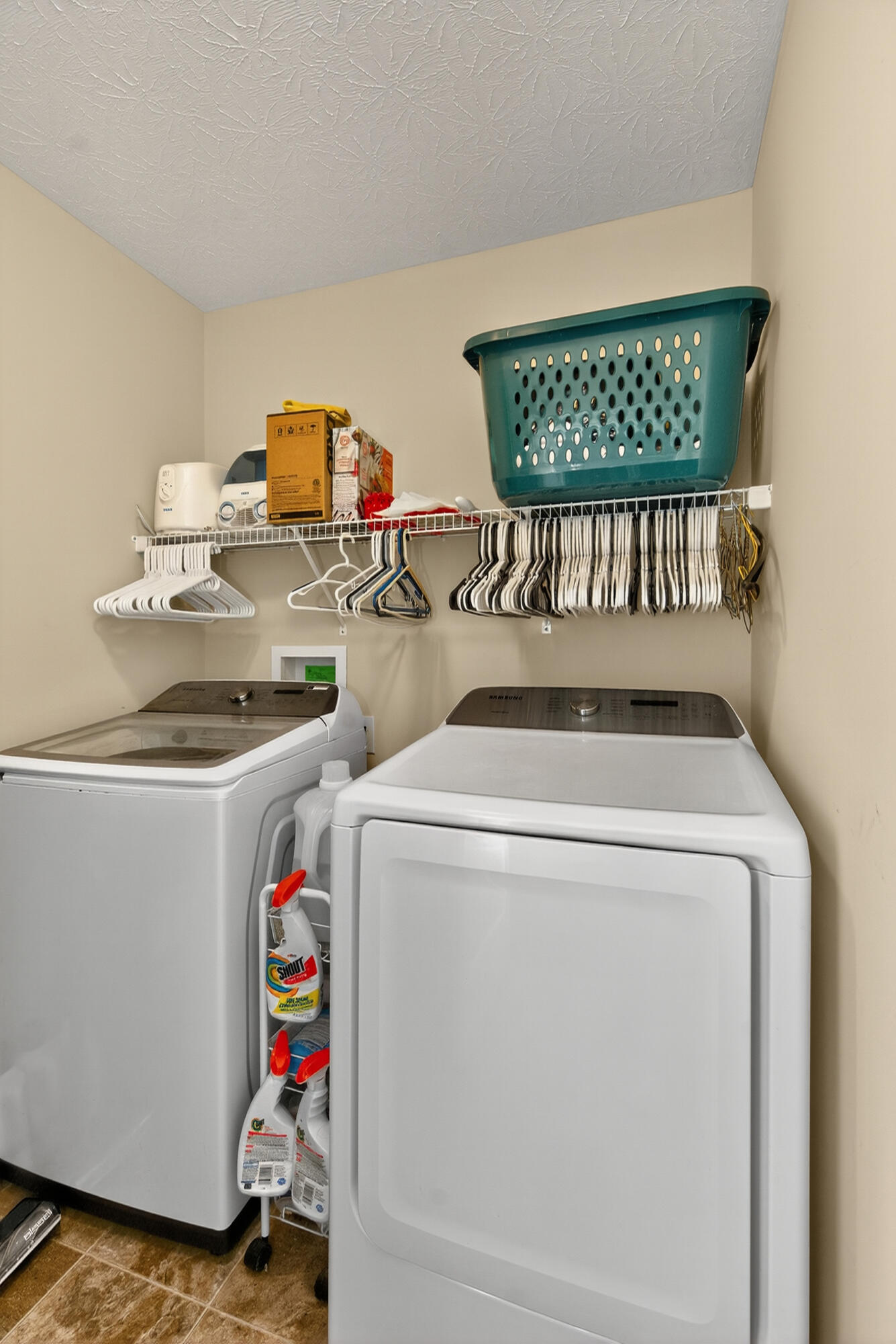 Berea, Kentucky 40403, United States, 3 Bedrooms Bedrooms, ,2 BathroomsBathrooms,Residential,Active,219352