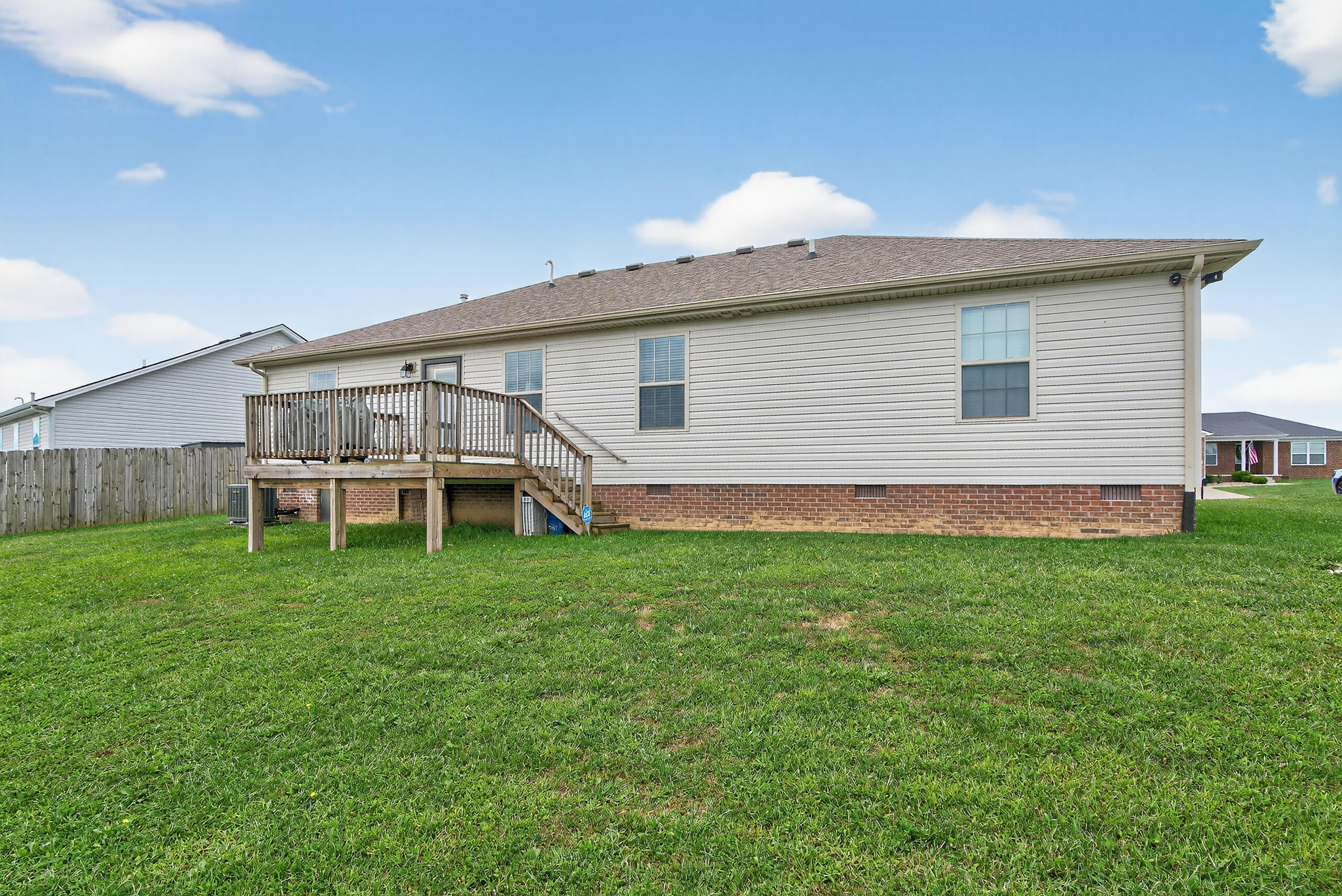 Berea, Kentucky 40403, United States, 3 Bedrooms Bedrooms, ,2 BathroomsBathrooms,Residential,Active,219352