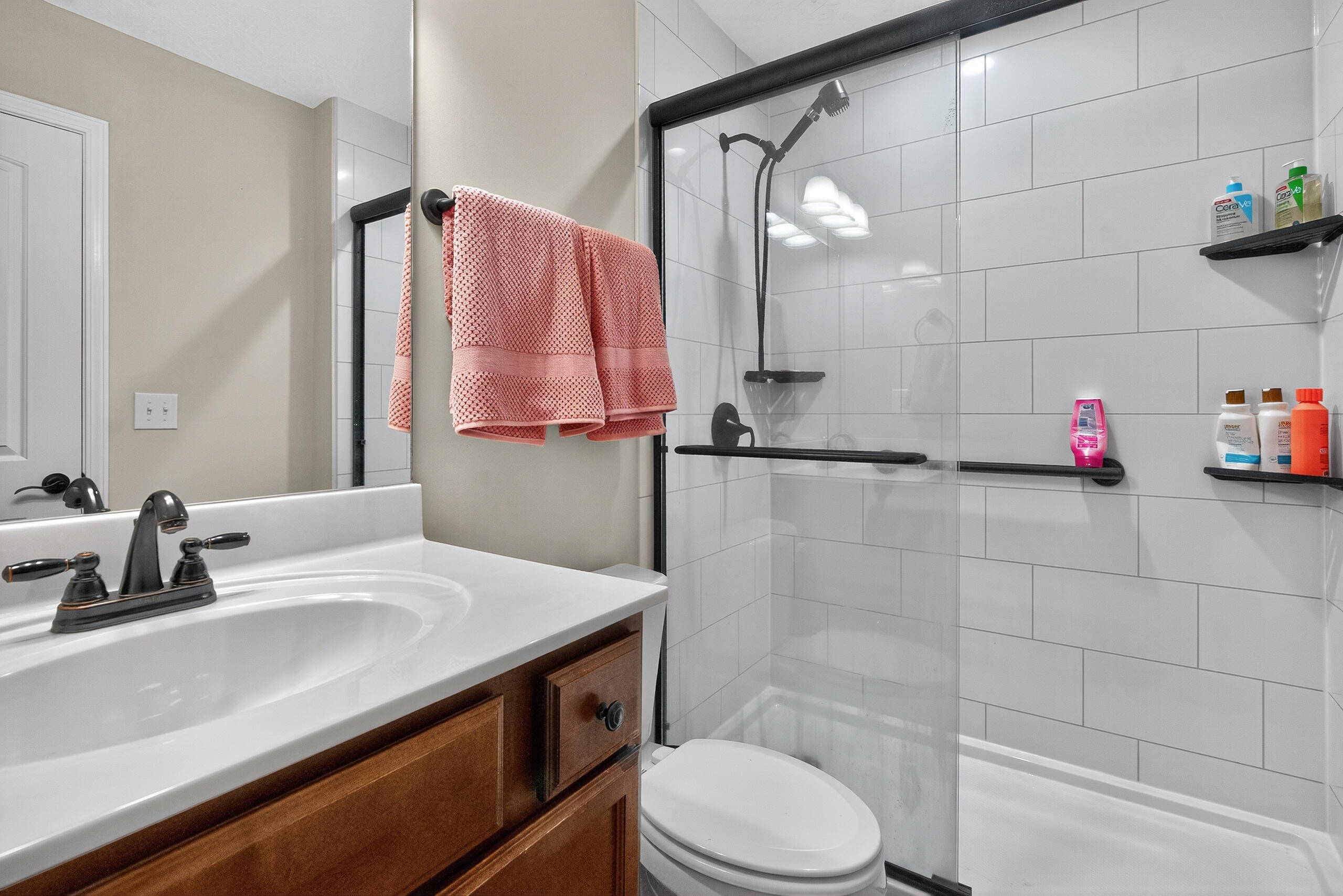 Berea, Kentucky 40403, United States, 3 Bedrooms Bedrooms, ,2 BathroomsBathrooms,Residential,Active,219352