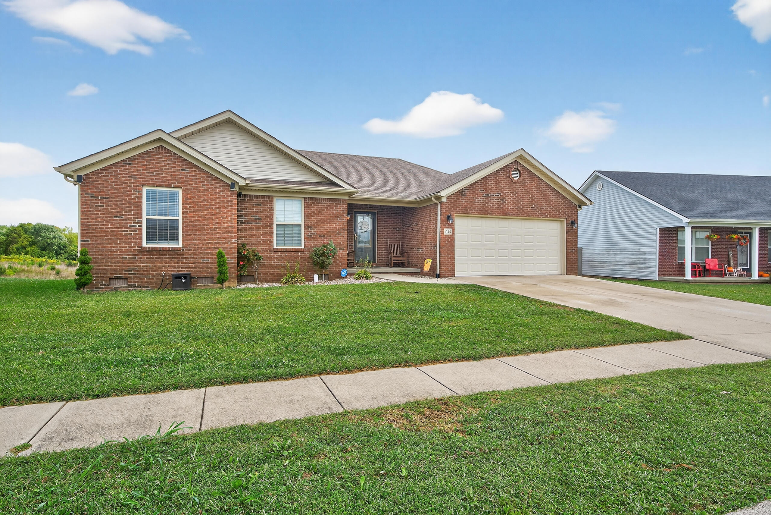 Berea, Kentucky 40403, United States, 3 Bedrooms Bedrooms, ,2 BathroomsBathrooms,Residential,Active,219352