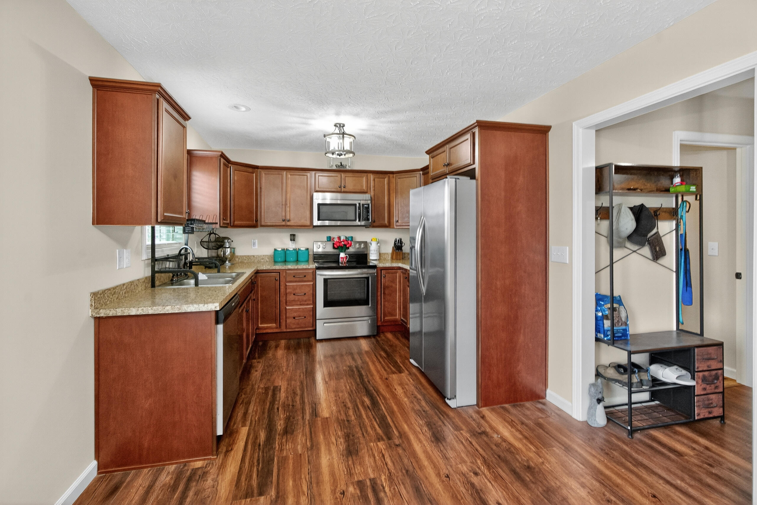 Berea, Kentucky 40403, United States, 3 Bedrooms Bedrooms, ,2 BathroomsBathrooms,Residential,Active,219352