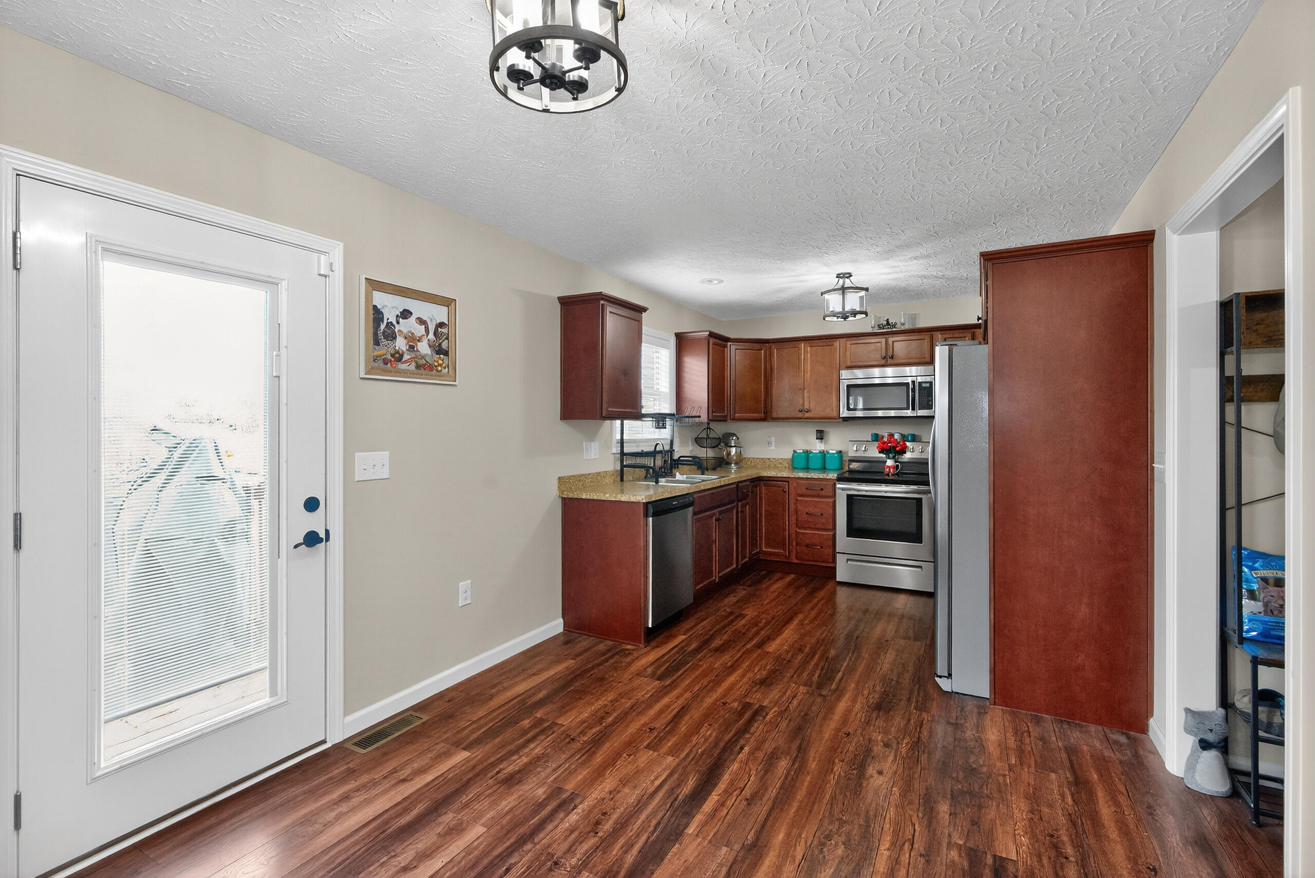 Berea, Kentucky 40403, United States, 3 Bedrooms Bedrooms, ,2 BathroomsBathrooms,Residential,Active,219352