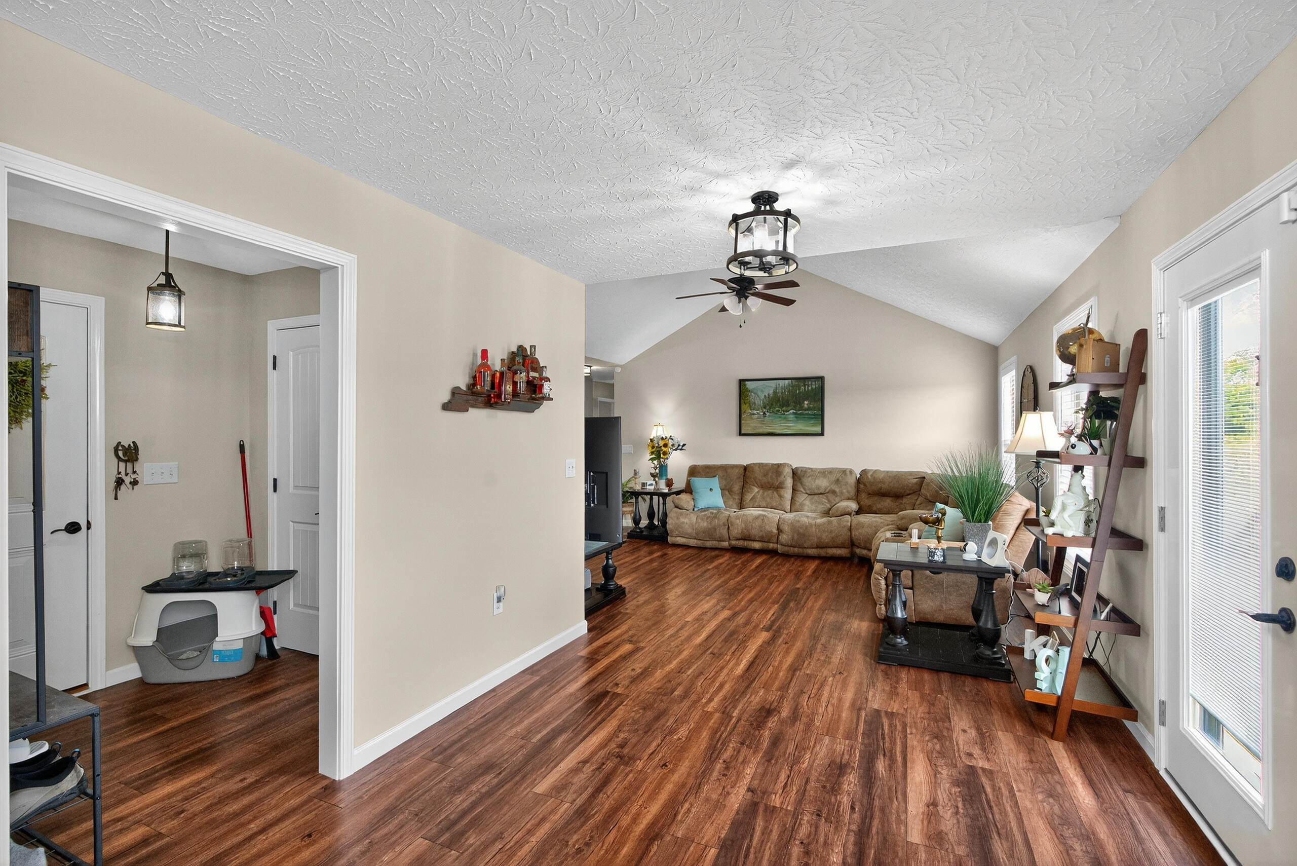 Berea, Kentucky 40403, United States, 3 Bedrooms Bedrooms, ,2 BathroomsBathrooms,Residential,Active,219352