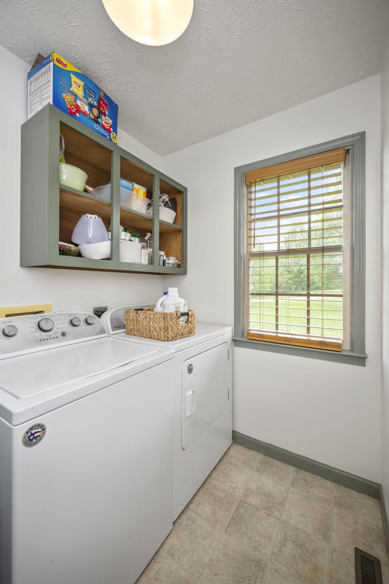 Berea, Kentucky 40403, United States, 3 Bedrooms Bedrooms, ,2 BathroomsBathrooms,Residential,Pending,126069