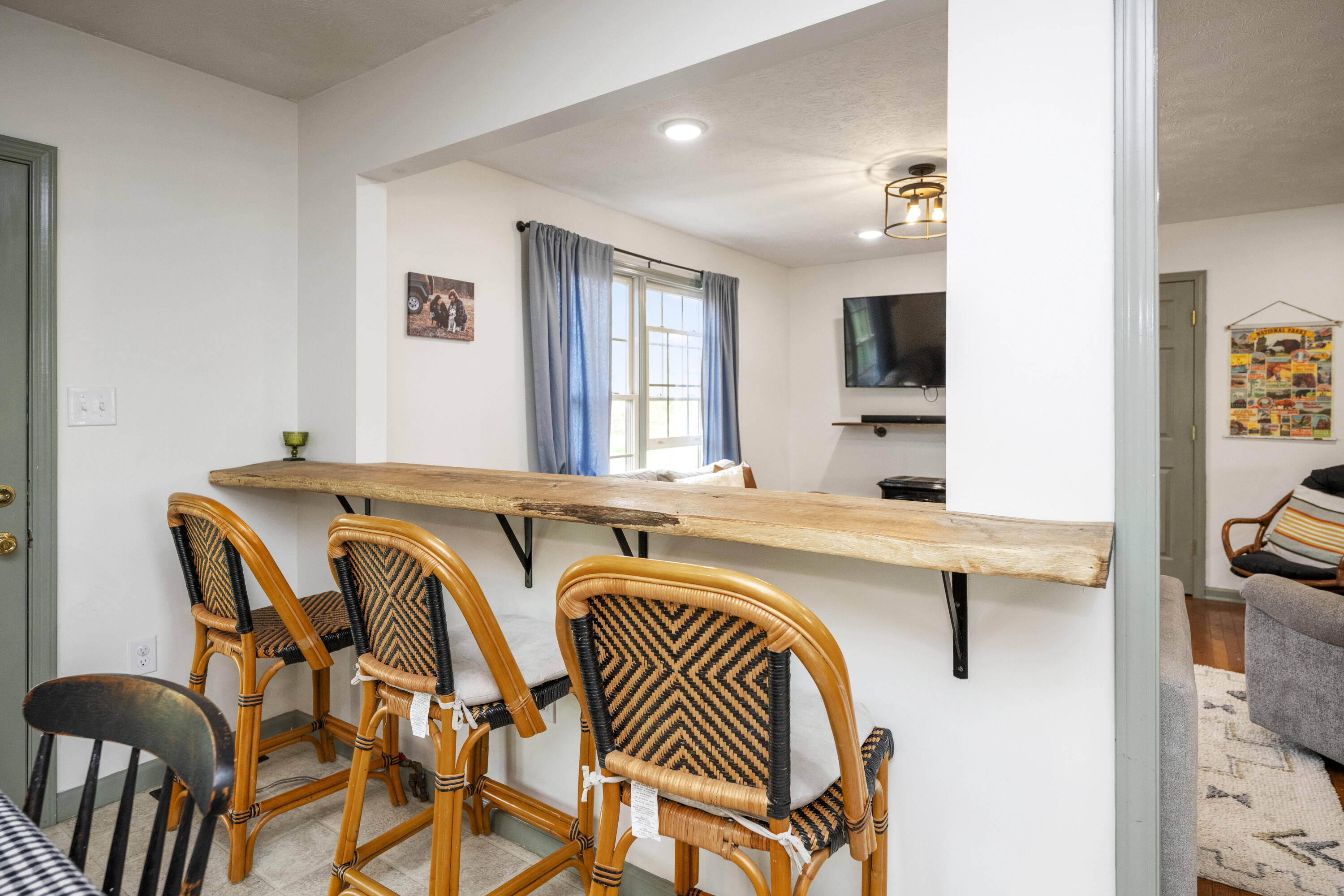 Berea, Kentucky 40403, United States, 3 Bedrooms Bedrooms, ,2 BathroomsBathrooms,Residential,Pending,126069