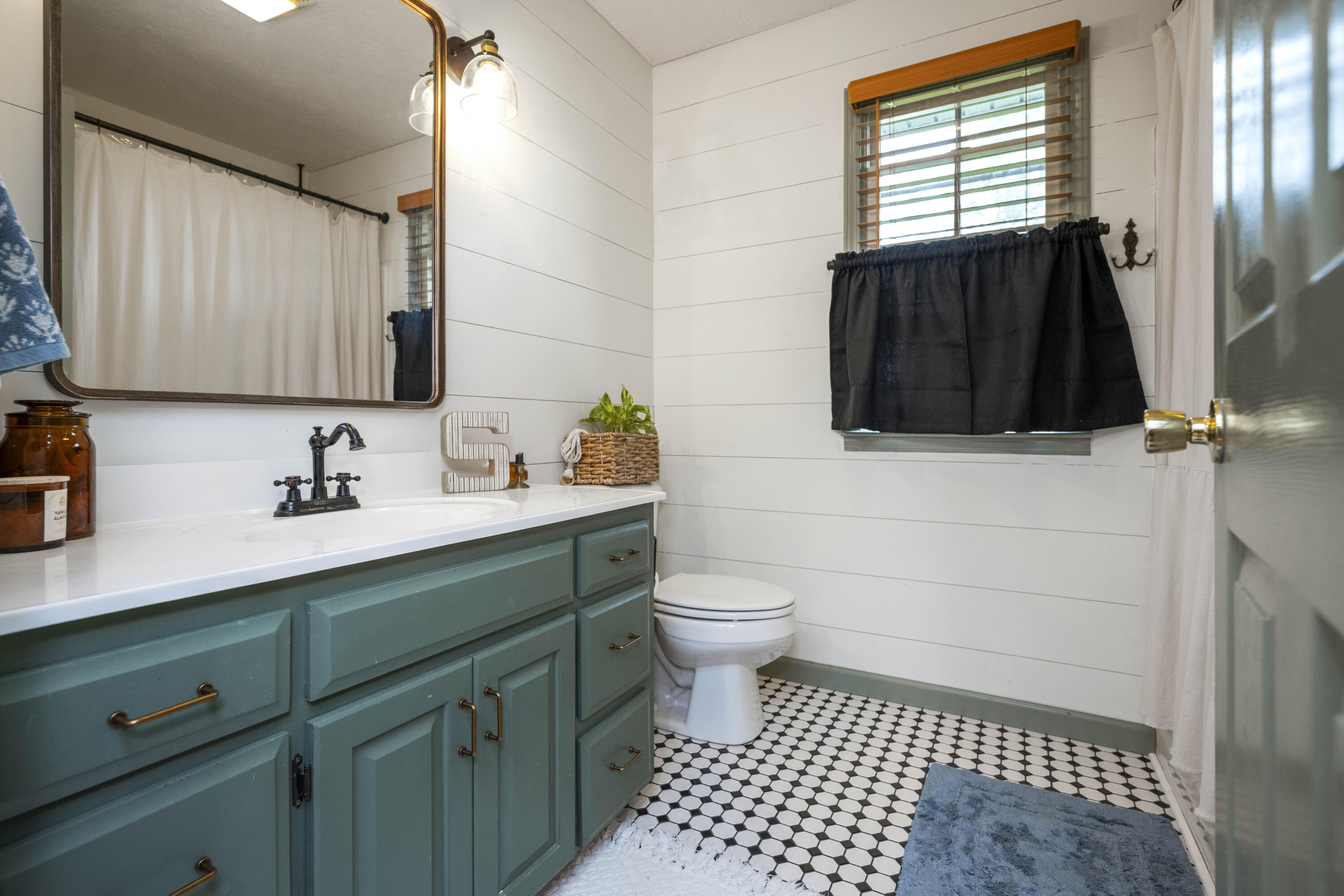 Berea, Kentucky 40403, United States, 3 Bedrooms Bedrooms, ,2 BathroomsBathrooms,Residential,Pending,126069