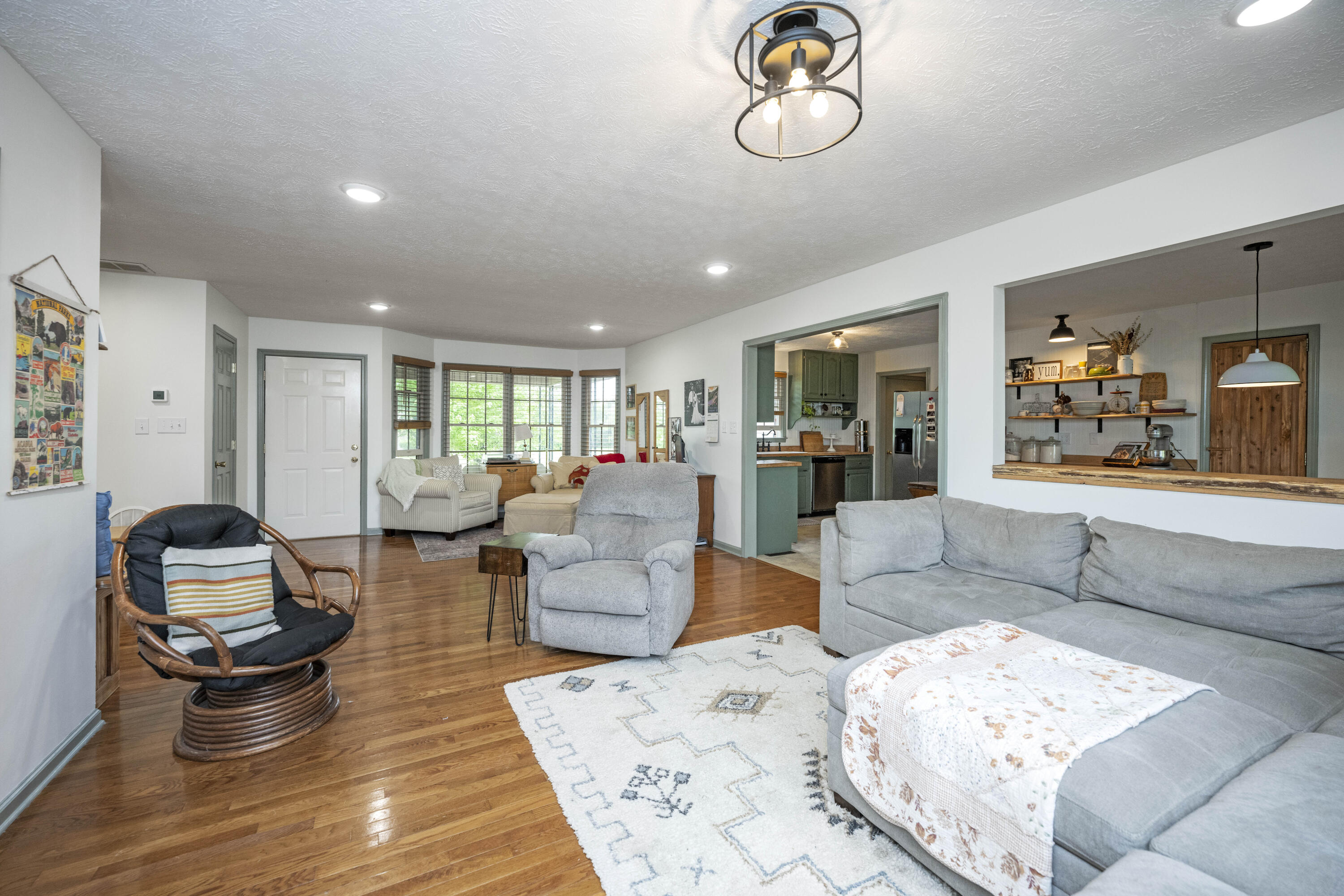 Berea, Kentucky 40403, United States, 3 Bedrooms Bedrooms, ,2 BathroomsBathrooms,Residential,Pending,126069