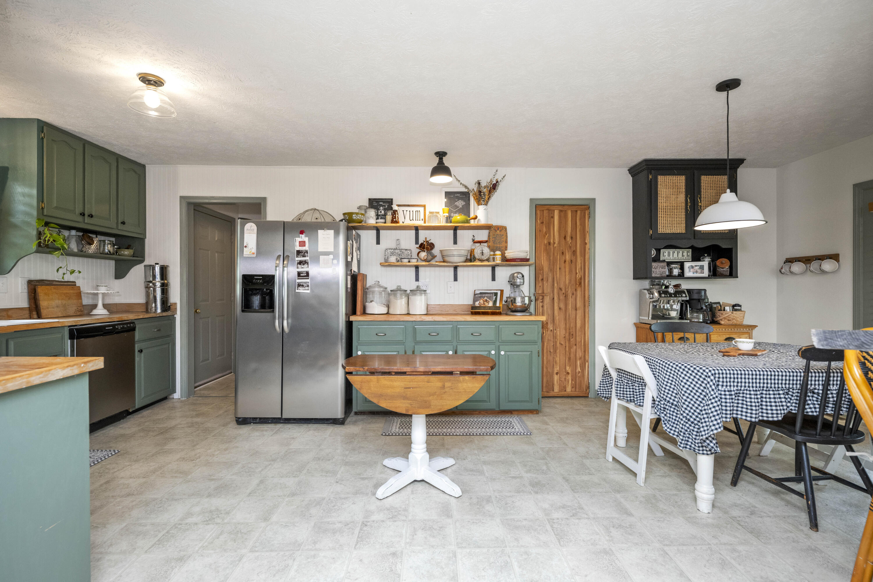 Berea, Kentucky 40403, United States, 3 Bedrooms Bedrooms, ,2 BathroomsBathrooms,Residential,Pending,126069