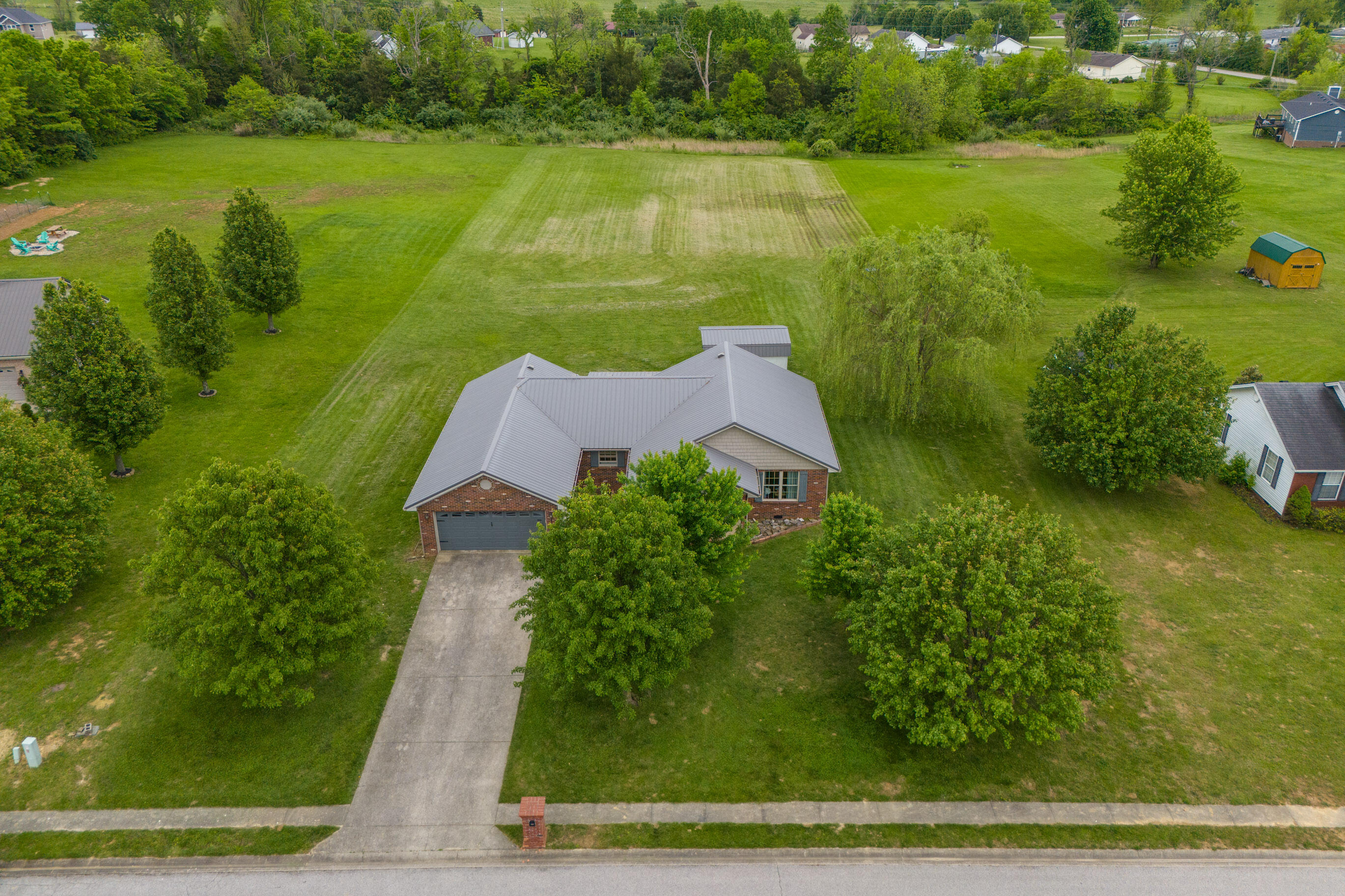 Berea, Kentucky 40403, United States, 3 Bedrooms Bedrooms, ,2 BathroomsBathrooms,Residential,Pending,126069