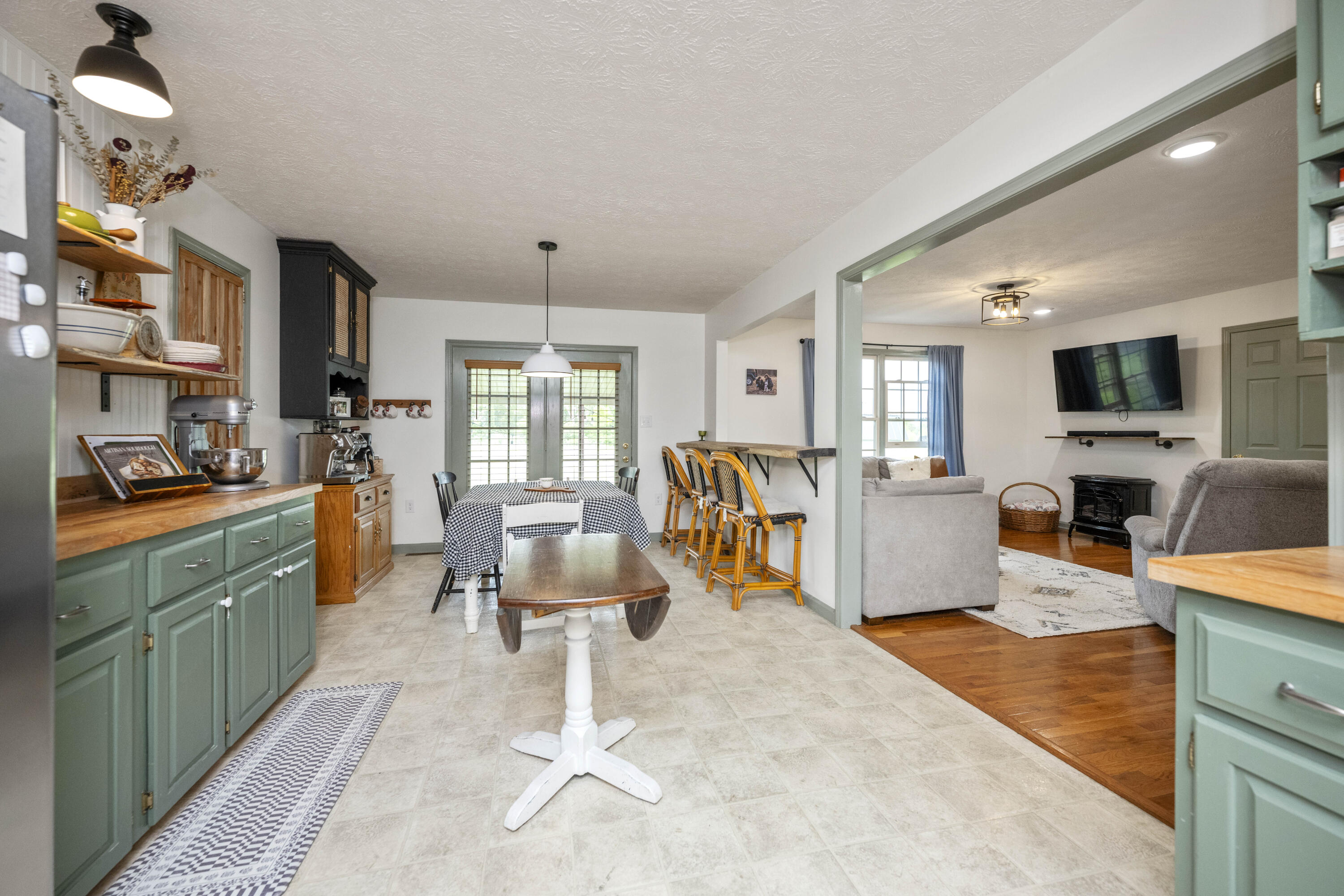 Berea, Kentucky 40403, United States, 3 Bedrooms Bedrooms, ,2 BathroomsBathrooms,Residential,Pending,126069