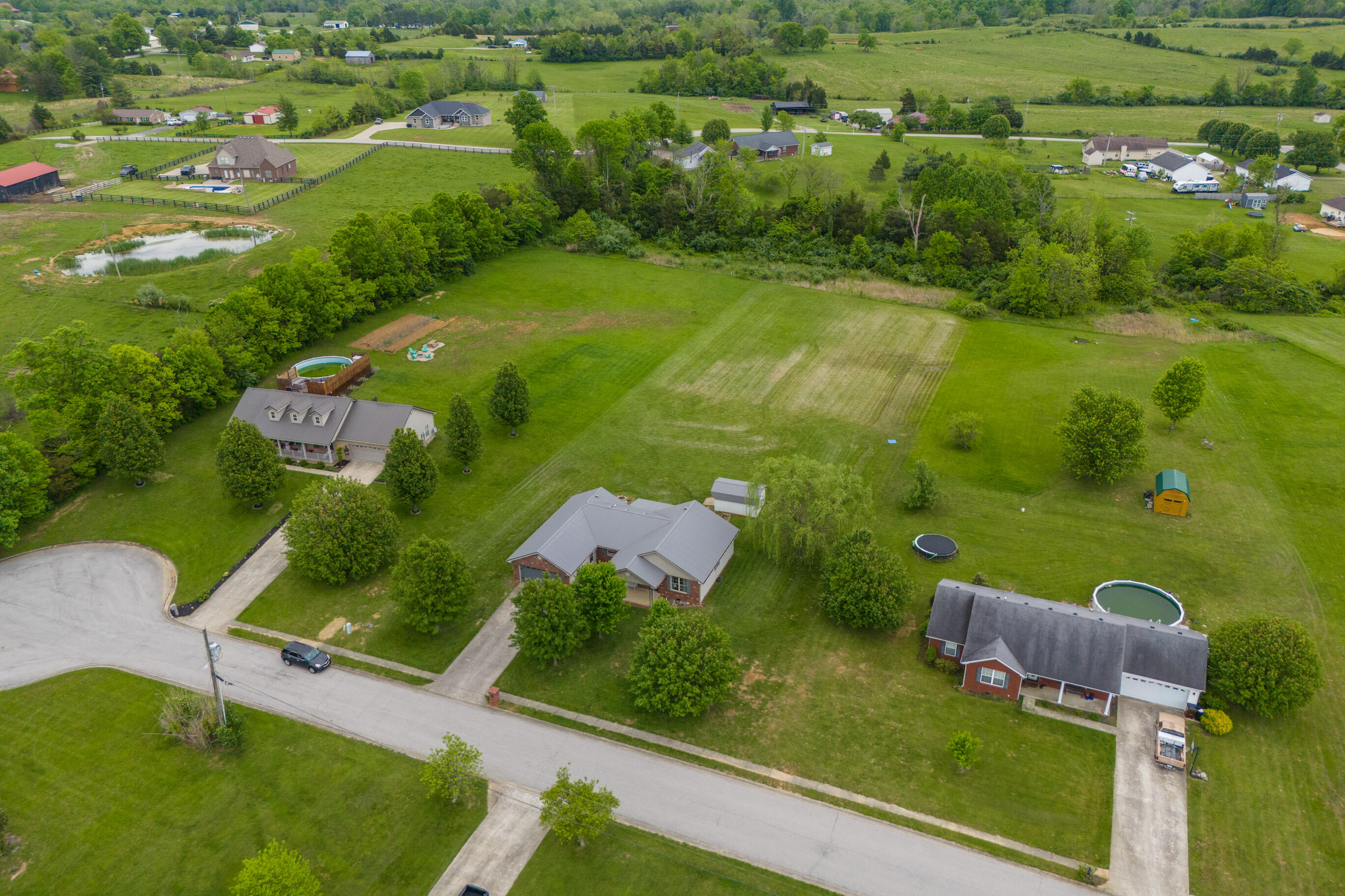 Berea, Kentucky 40403, United States, 3 Bedrooms Bedrooms, ,2 BathroomsBathrooms,Residential,Pending,126069