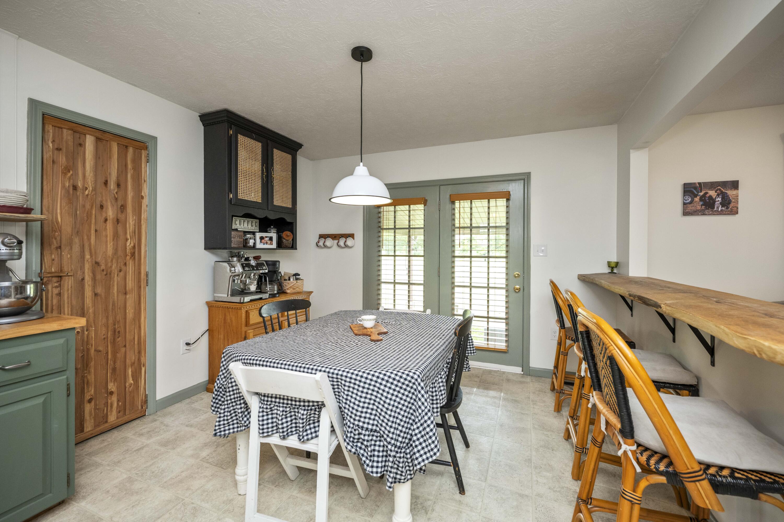 Berea, Kentucky 40403, United States, 3 Bedrooms Bedrooms, ,2 BathroomsBathrooms,Residential,Pending,126069