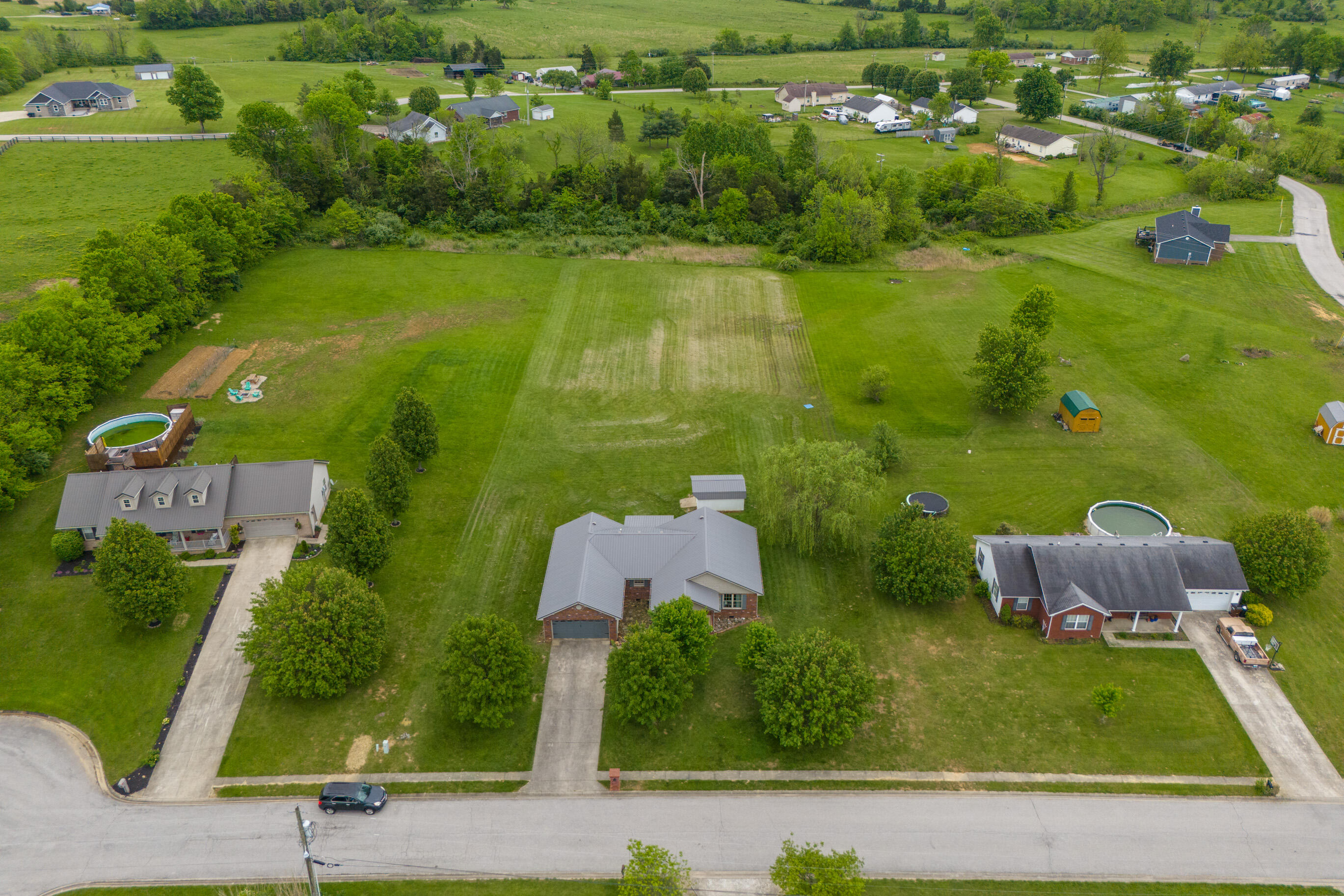 Berea, Kentucky 40403, United States, 3 Bedrooms Bedrooms, ,2 BathroomsBathrooms,Residential,Pending,126069