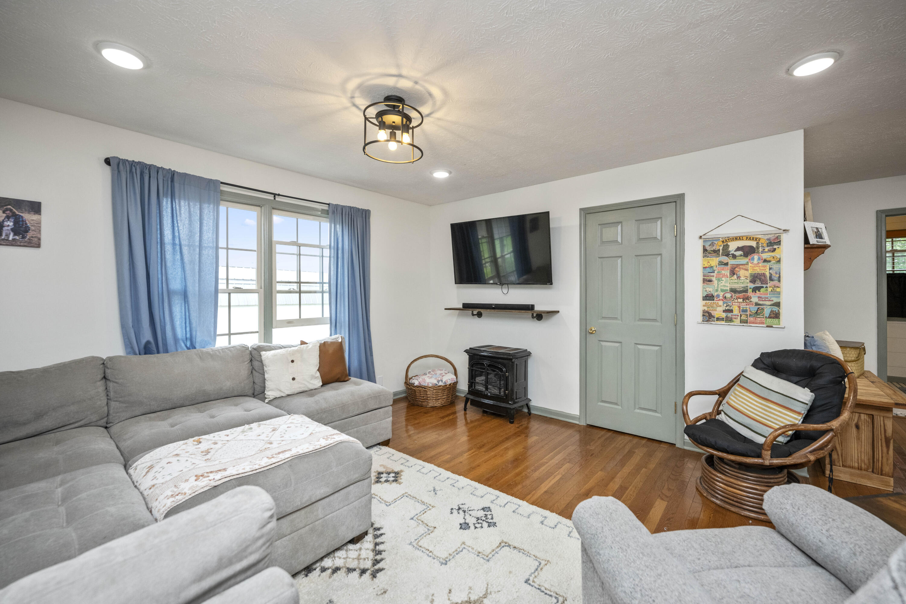 Berea, Kentucky 40403, United States, 3 Bedrooms Bedrooms, ,2 BathroomsBathrooms,Residential,Pending,126069