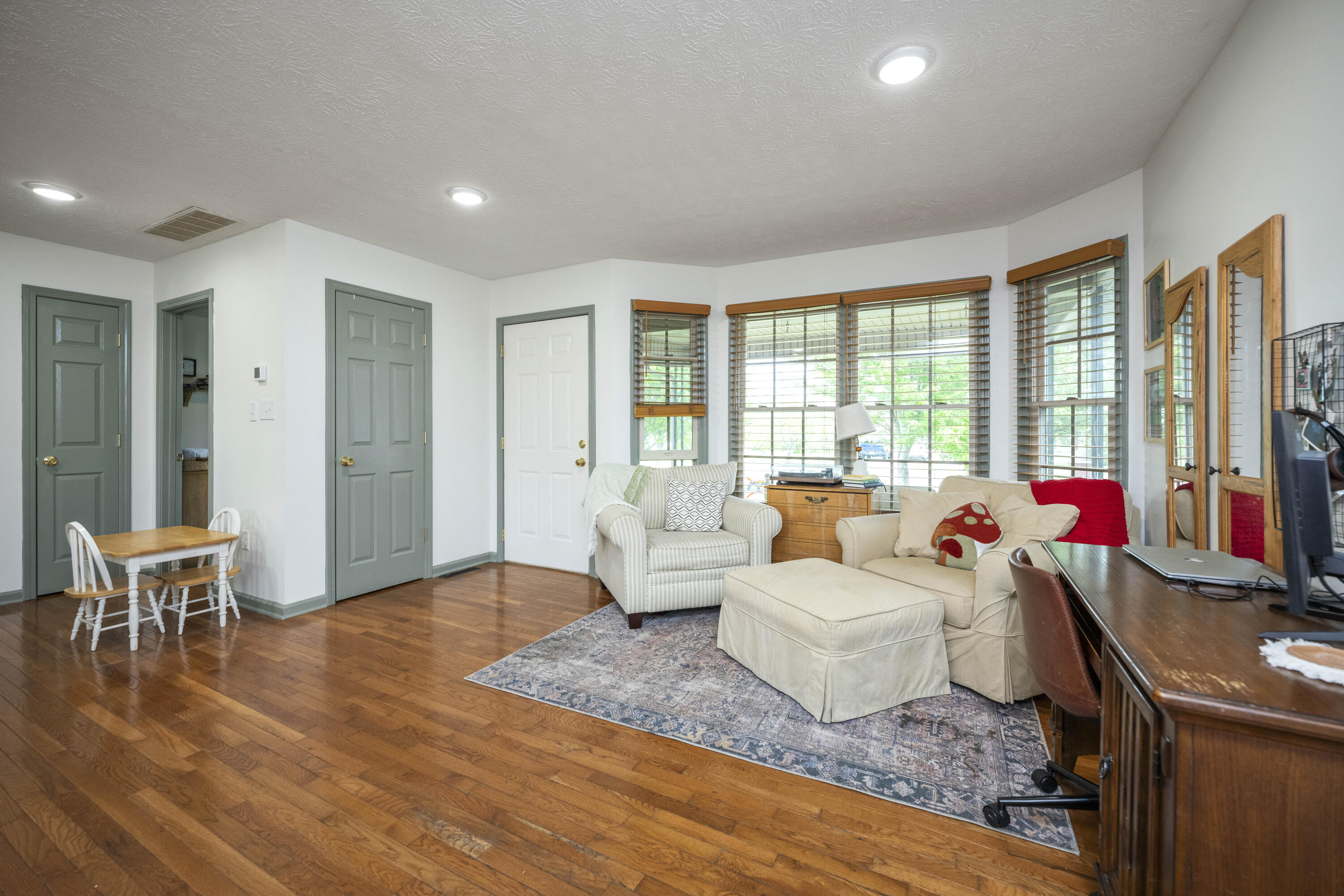 Berea, Kentucky 40403, United States, 3 Bedrooms Bedrooms, ,2 BathroomsBathrooms,Residential,Pending,126069