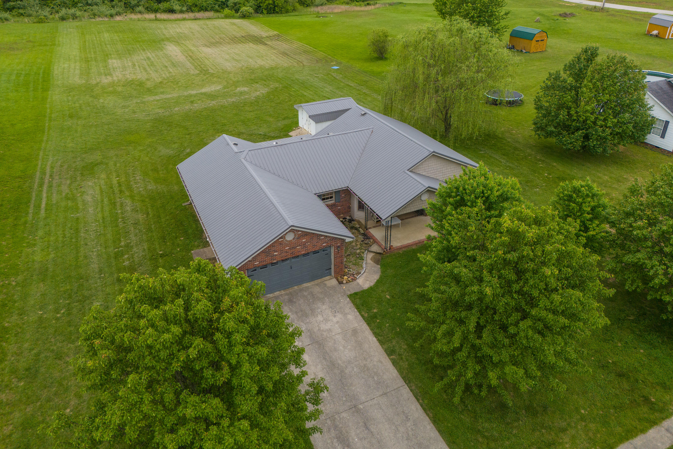 Berea, Kentucky 40403, United States, 3 Bedrooms Bedrooms, ,2 BathroomsBathrooms,Residential,Pending,126069