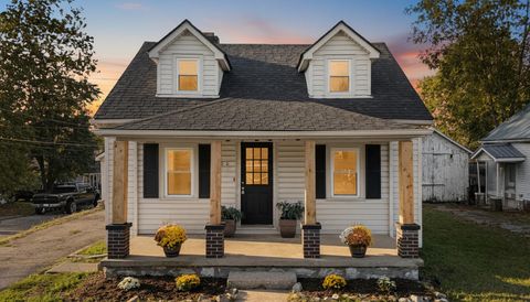 Photo of 100 McDonald Street, Nicholasville, KY 40356 (MLS # 25502669)