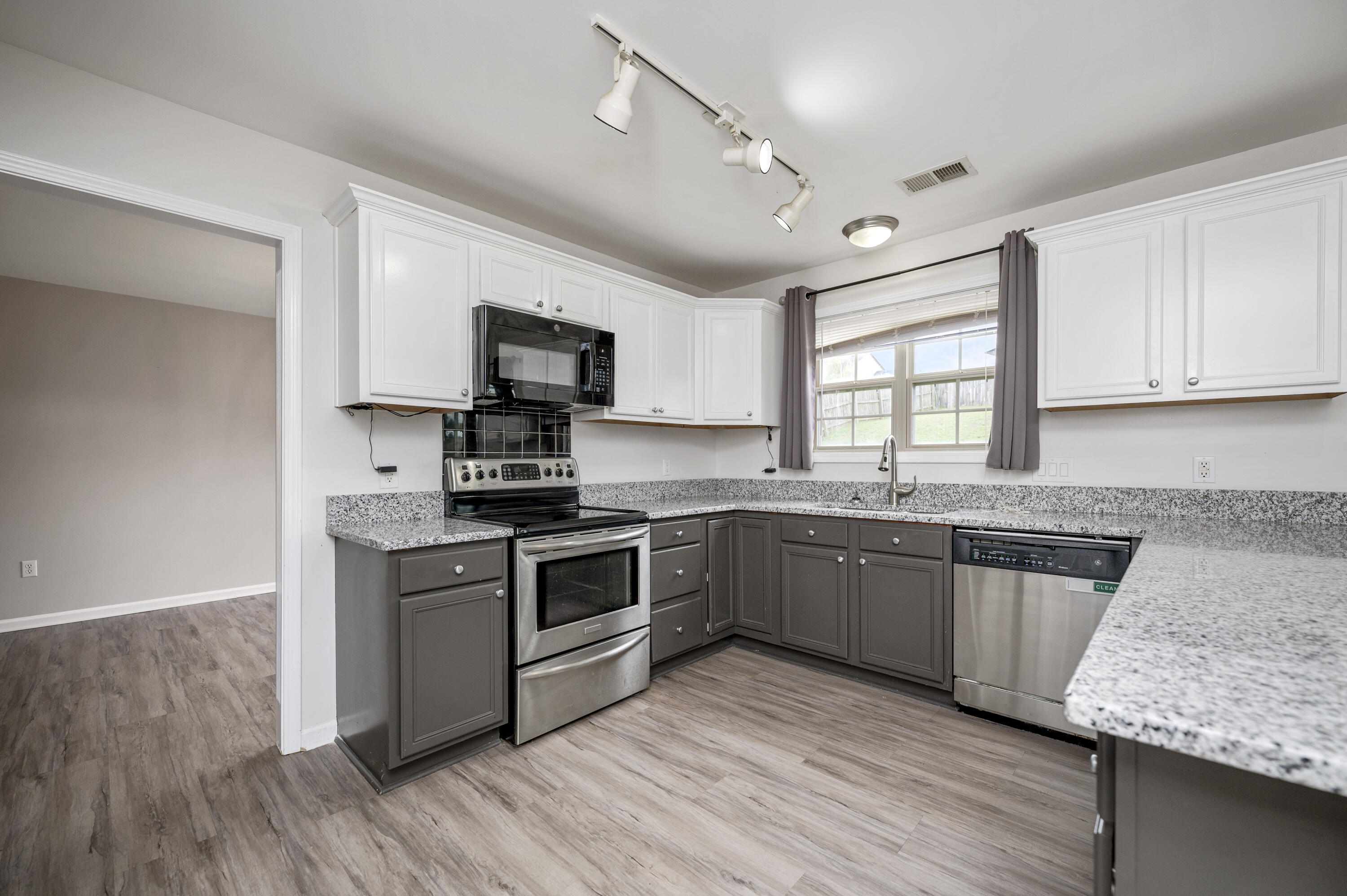 Richmond, Kentucky 40475, United States, 4 Bedrooms Bedrooms, ,3 BathroomsBathrooms,Residential,Active,217951