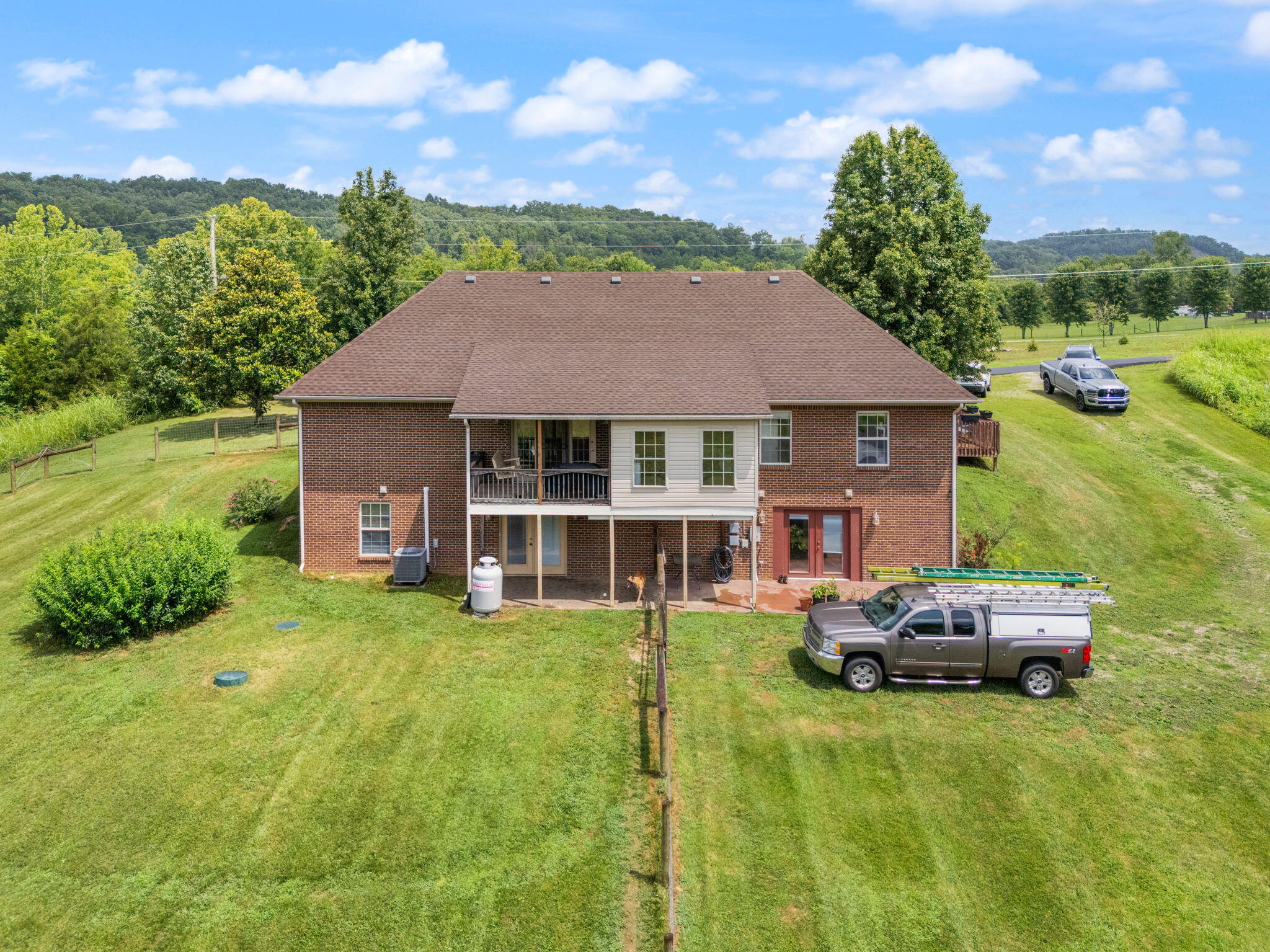 Irvine, Kentucky 40336, United States, 4 Bedrooms Bedrooms, ,4 BathroomsBathrooms,Residential,Pending,173322