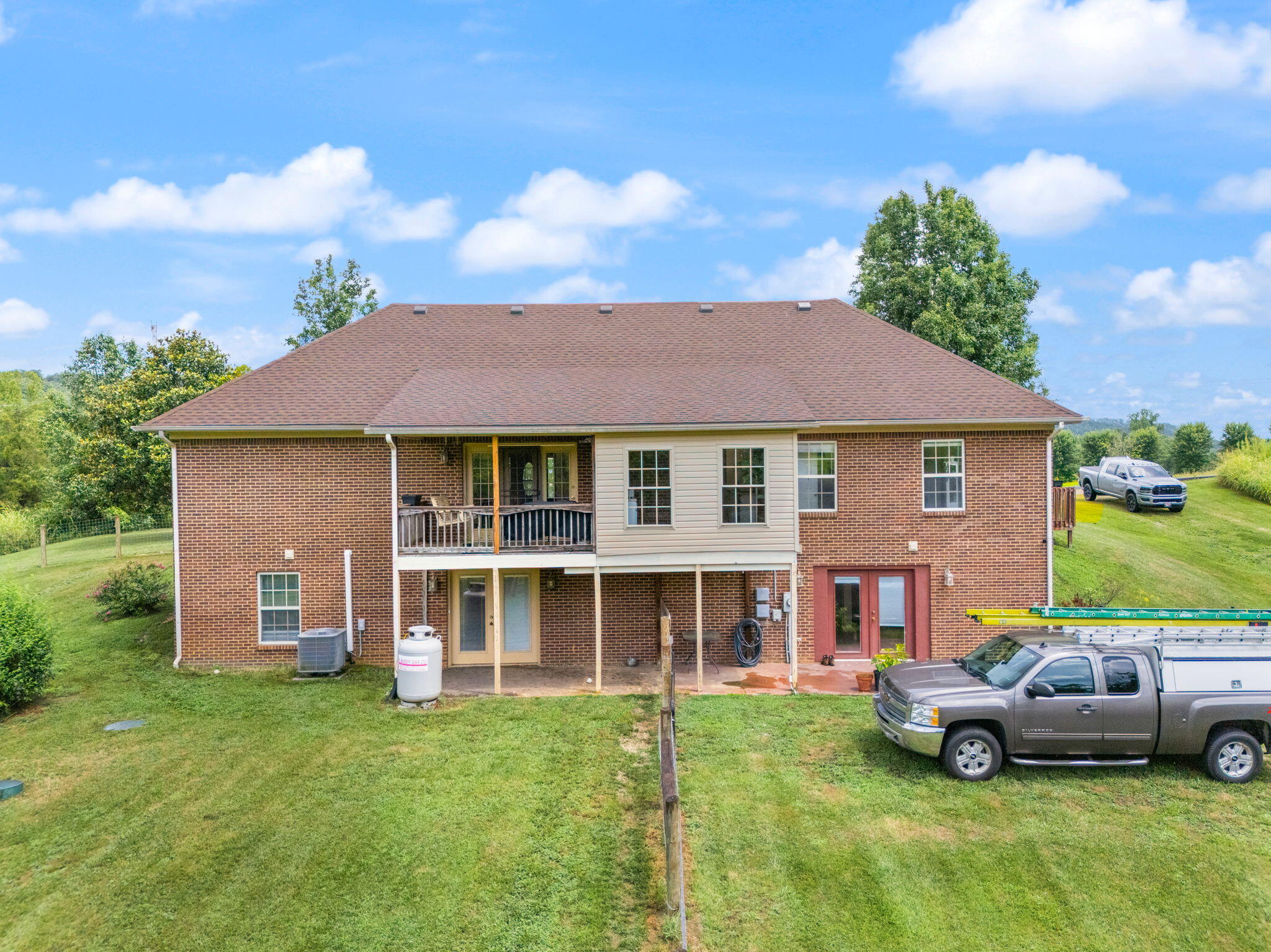 Irvine, Kentucky 40336, United States, 4 Bedrooms Bedrooms, ,4 BathroomsBathrooms,Residential,Pending,173322