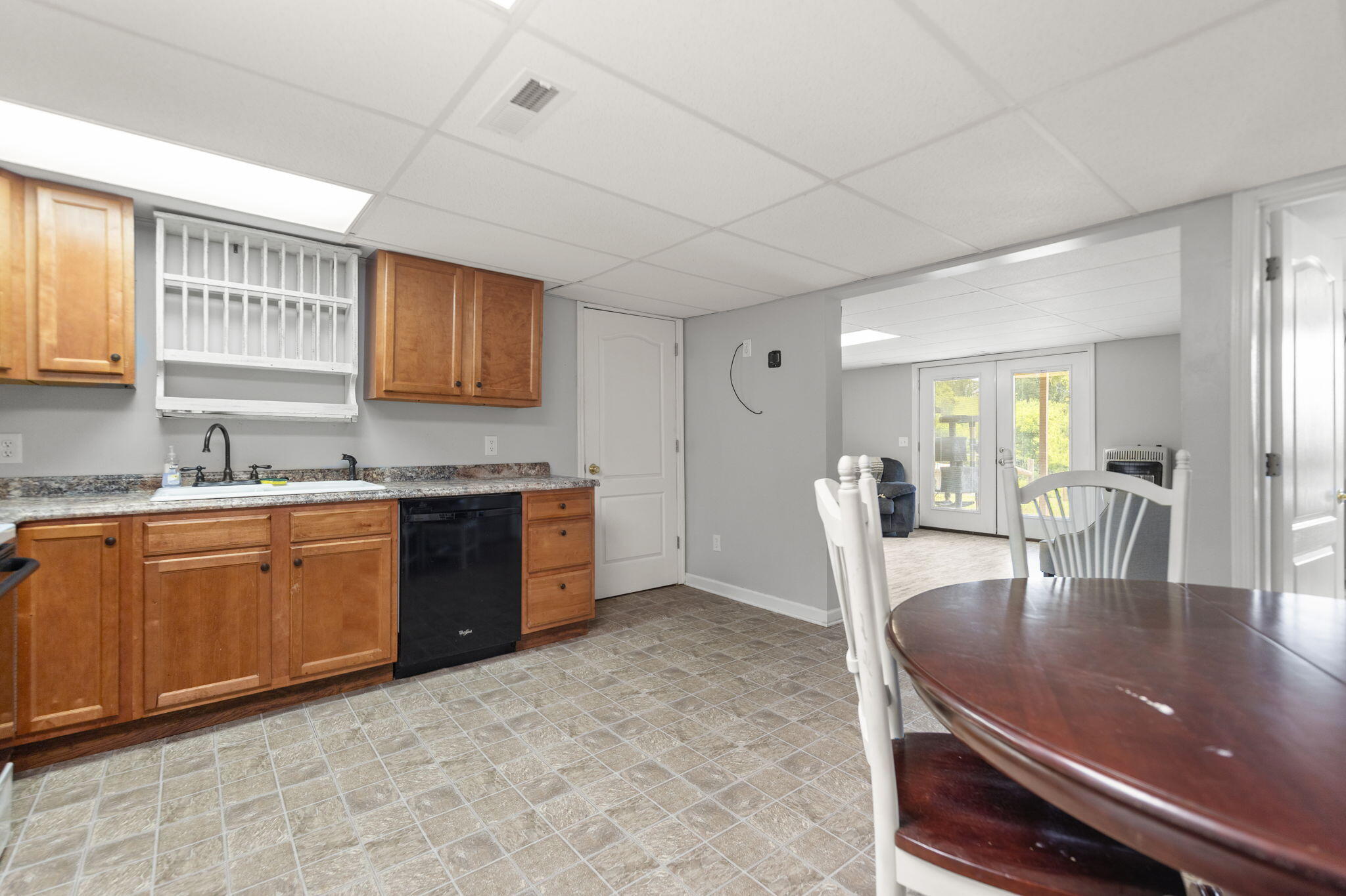 Irvine, Kentucky 40336, United States, 4 Bedrooms Bedrooms, ,4 BathroomsBathrooms,Residential,Pending,173322