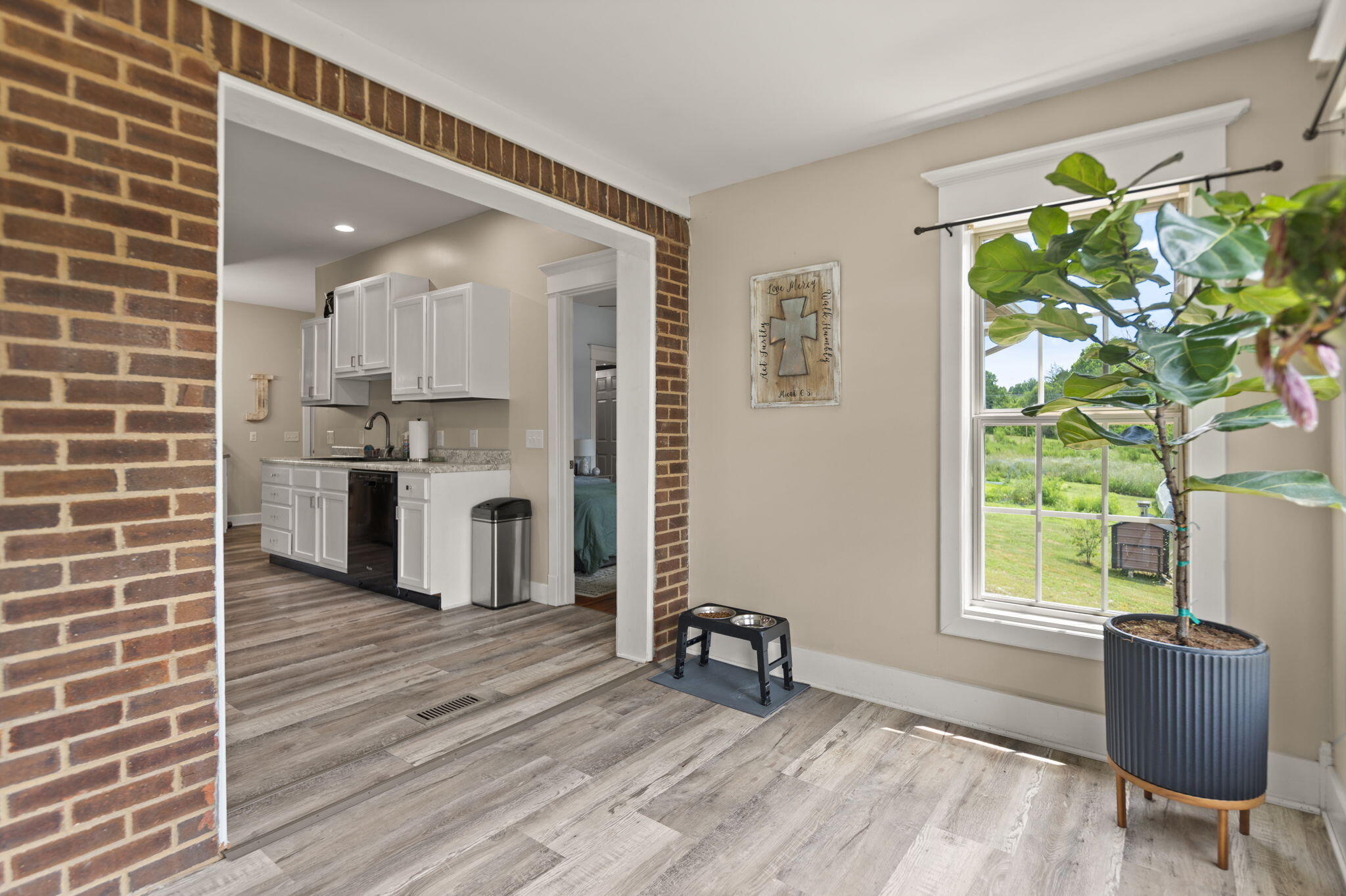 Irvine, Kentucky 40336, United States, 4 Bedrooms Bedrooms, ,4 BathroomsBathrooms,Residential,Pending,173322