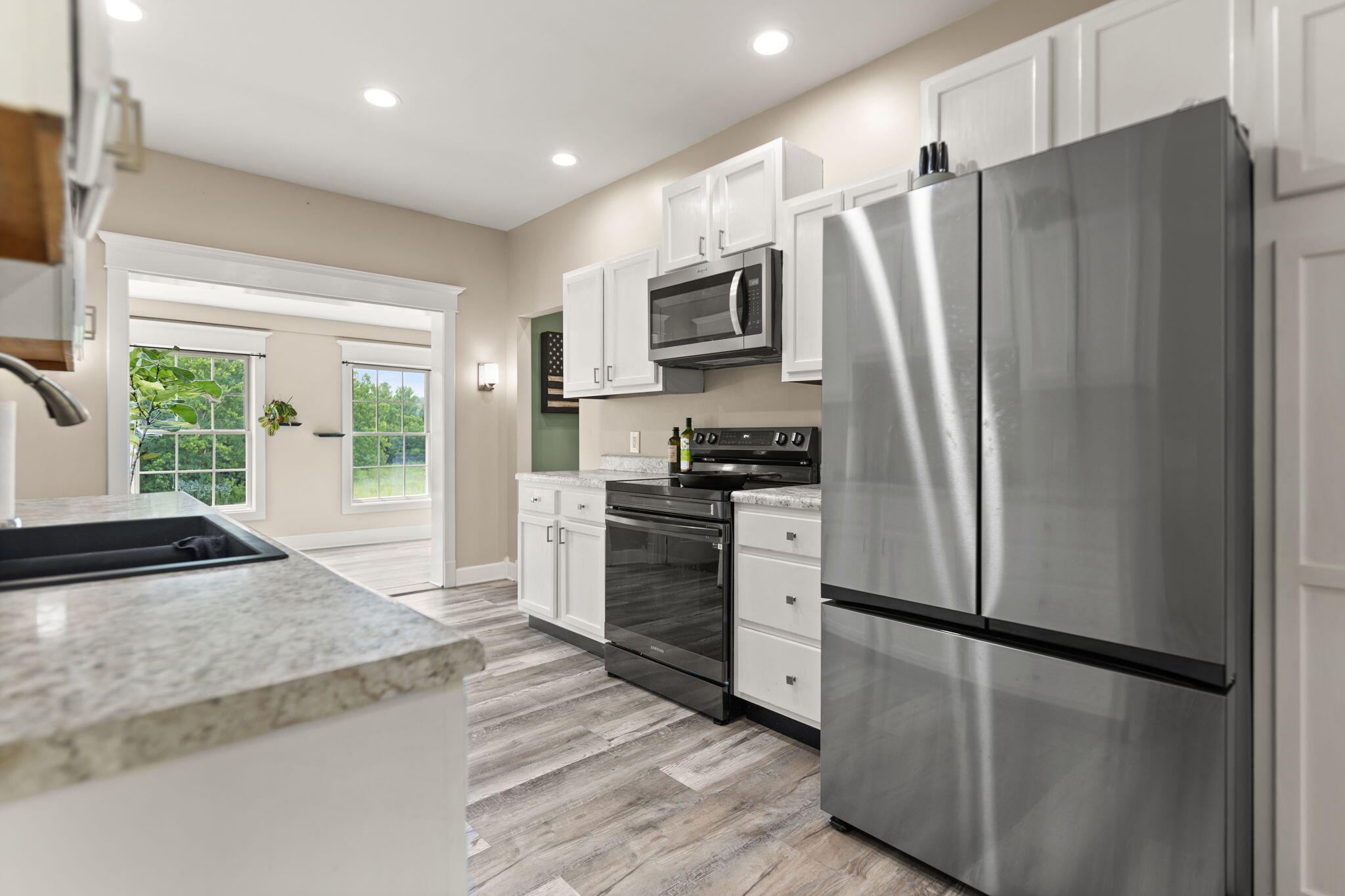 Irvine, Kentucky 40336, United States, 4 Bedrooms Bedrooms, ,4 BathroomsBathrooms,Residential,Pending,173322