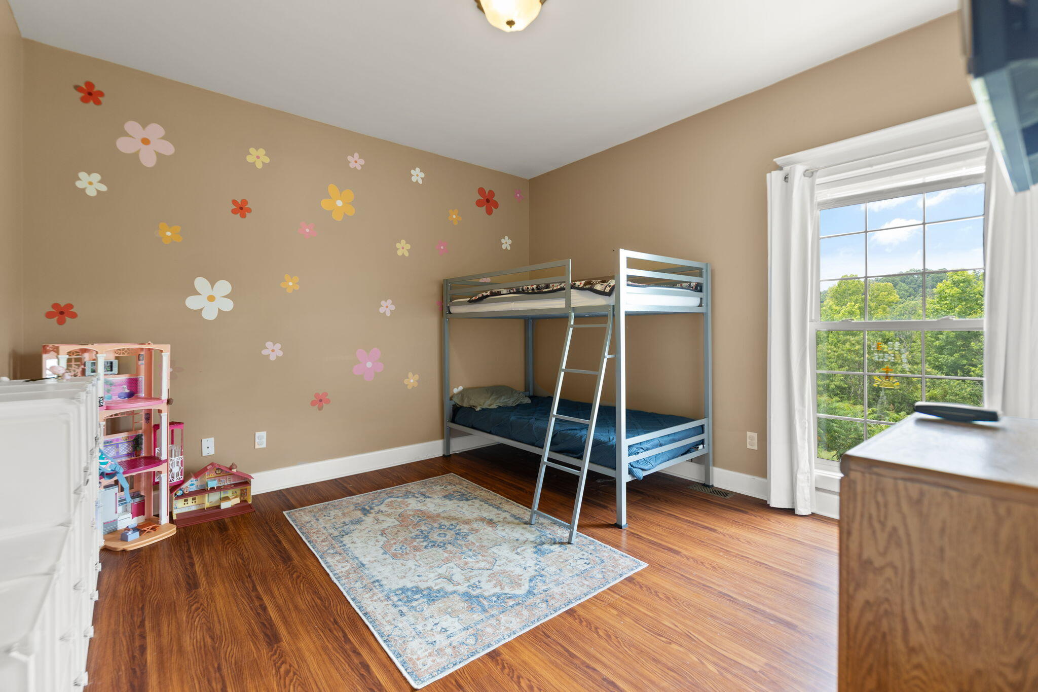 Irvine, Kentucky 40336, United States, 4 Bedrooms Bedrooms, ,4 BathroomsBathrooms,Residential,Pending,173322